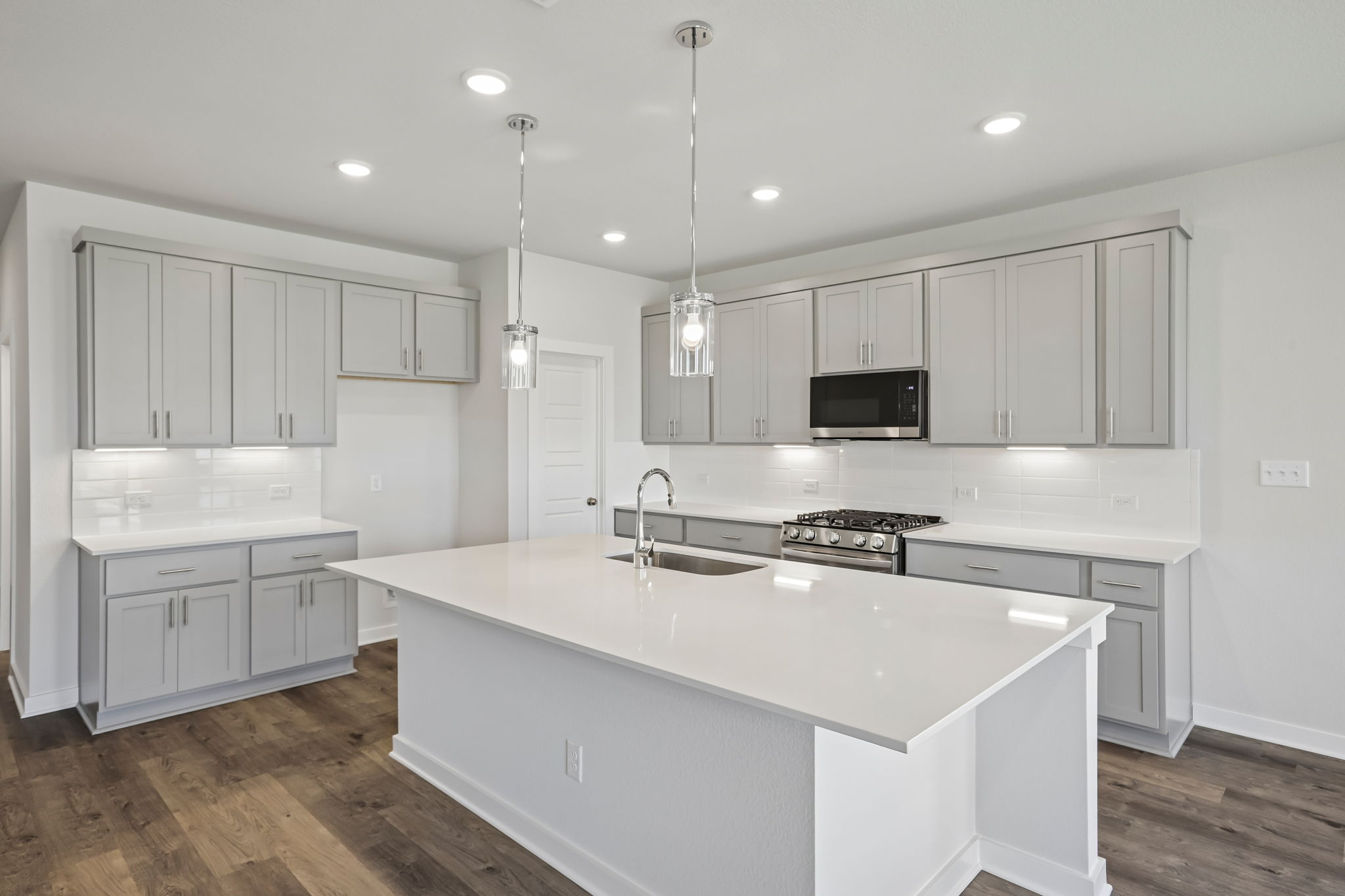 A kitchen with white cabinets.