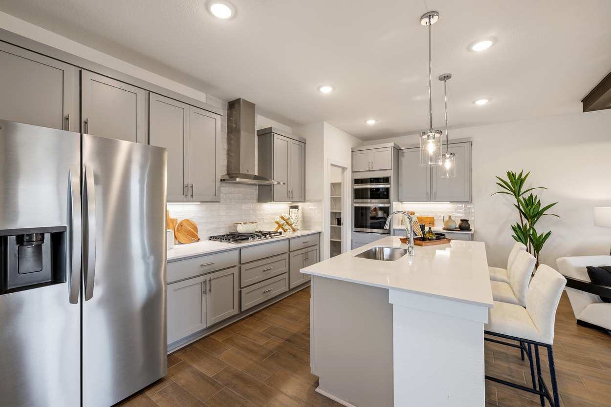 A kitchen with white cabinets.
