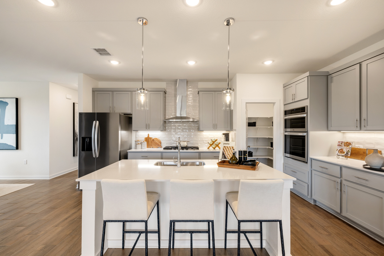 A kitchen with white cabinets.