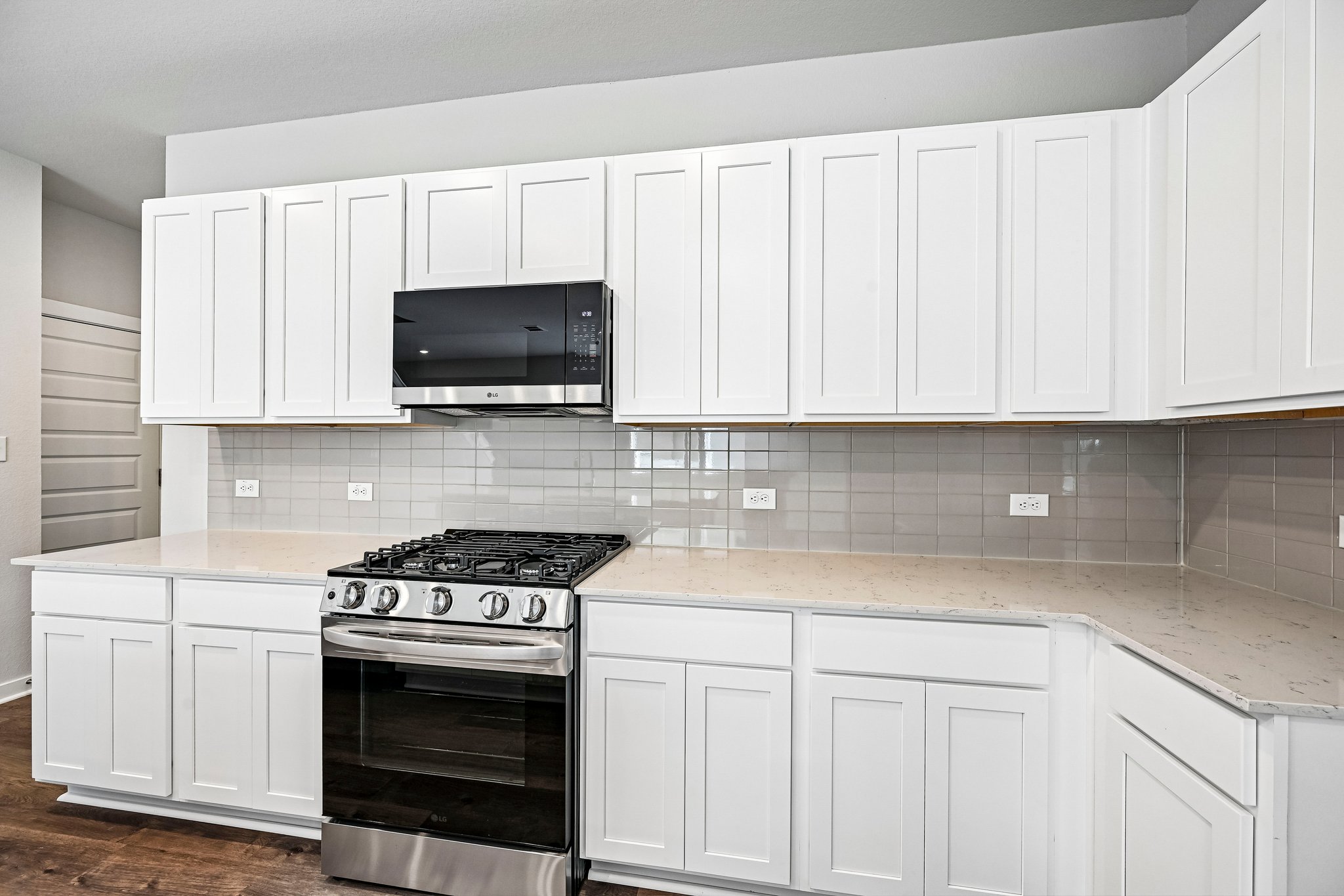 A kitchen with white cabinets.