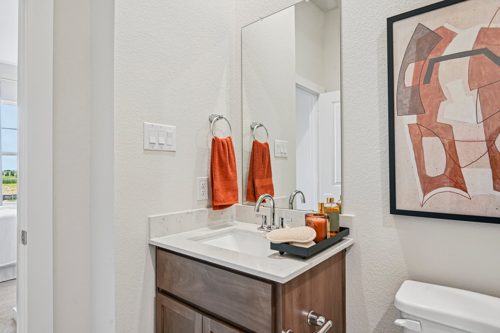 A bathroom with a sink and a mirror.