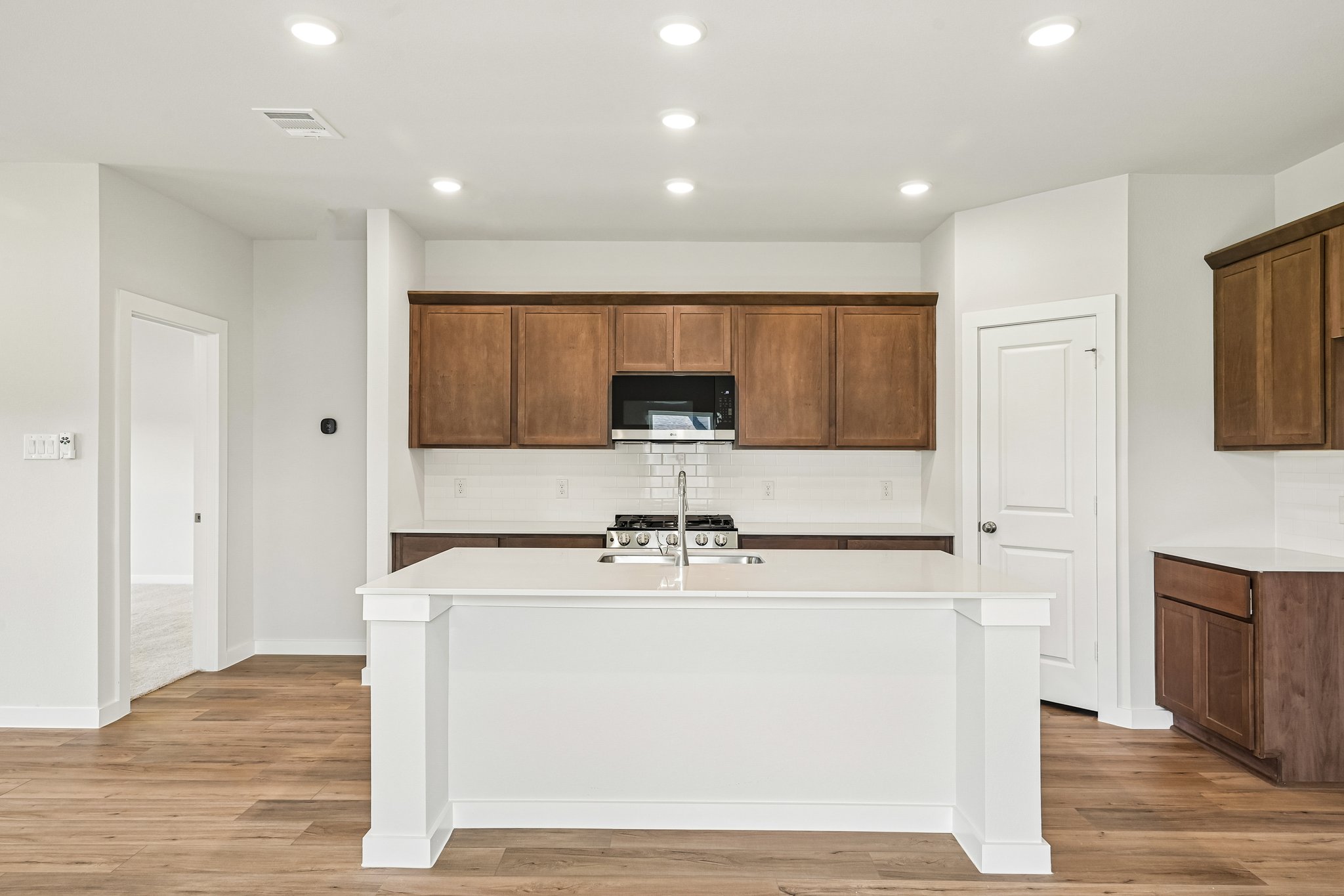 A kitchen with white cabinets.