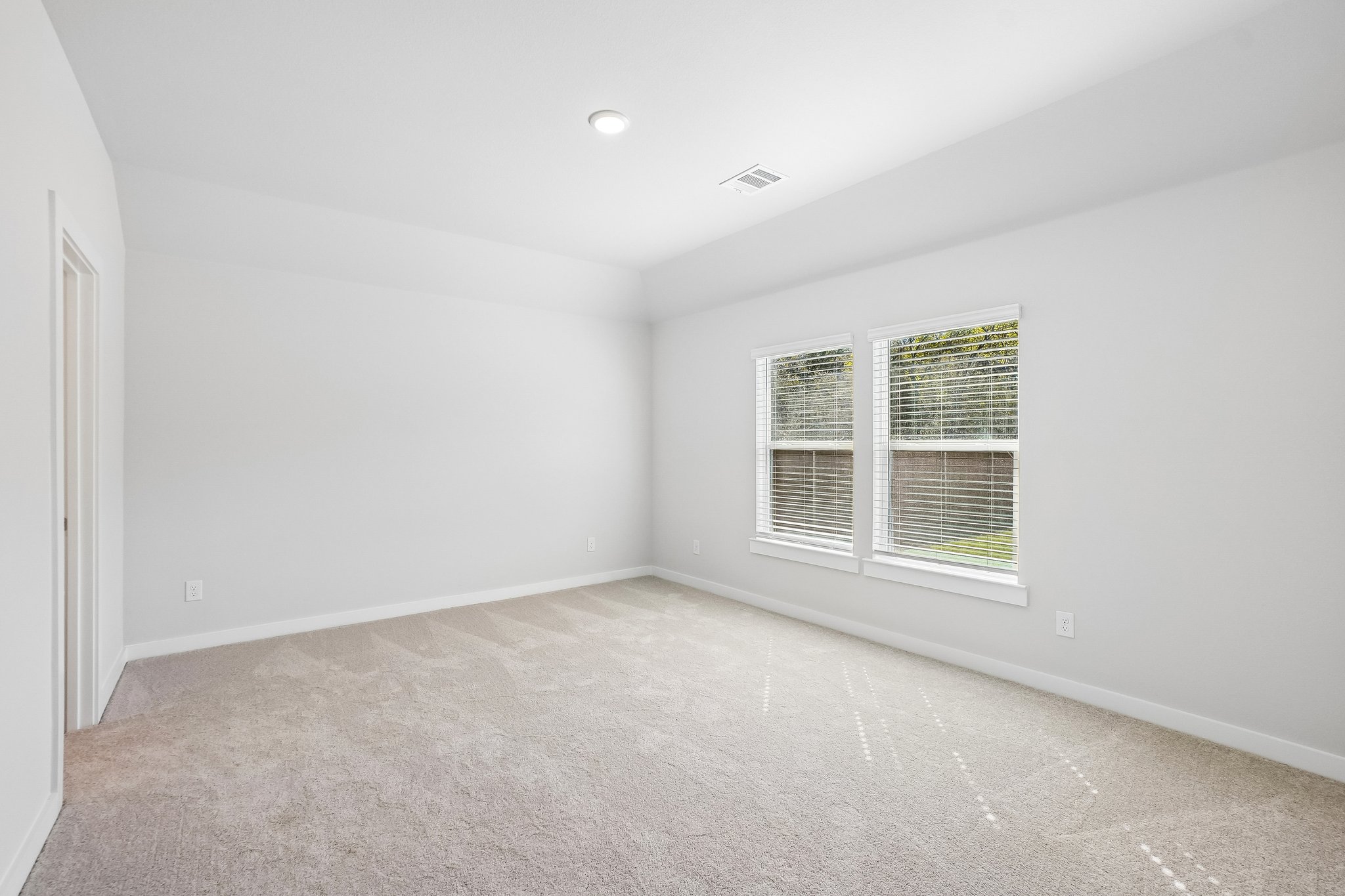 A room with a window and a carpet.
