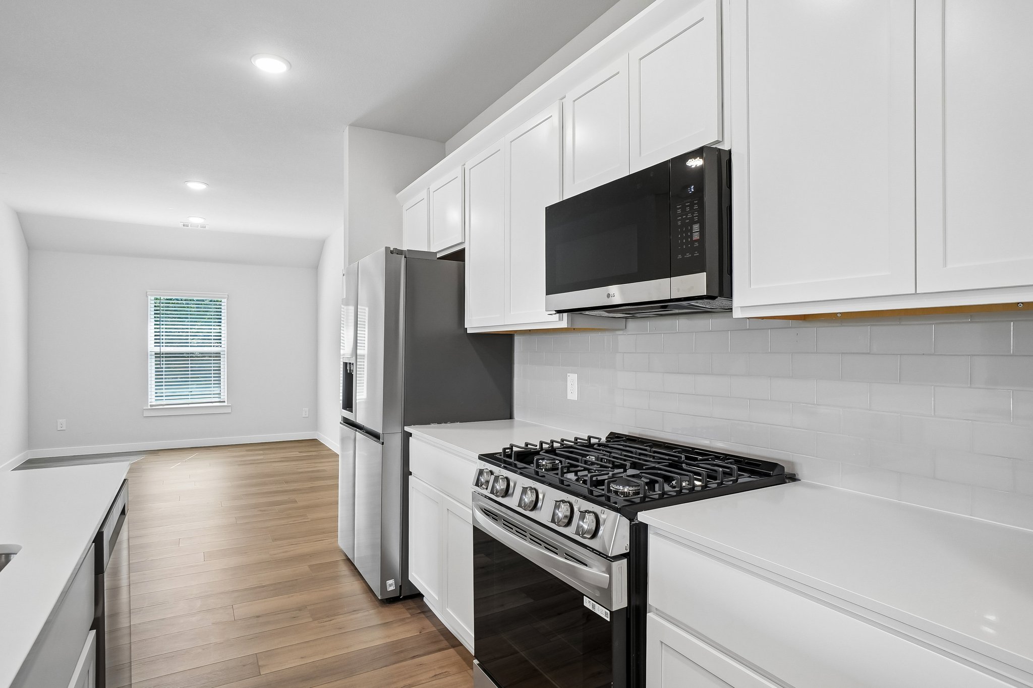 A kitchen with white cabinets.