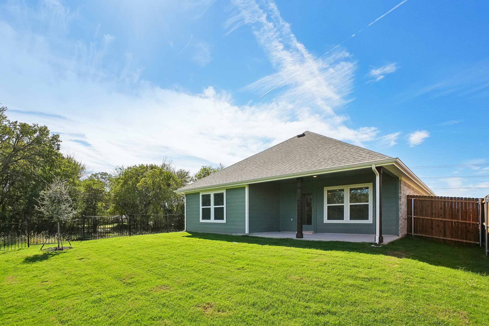 A small house in a grassy field.