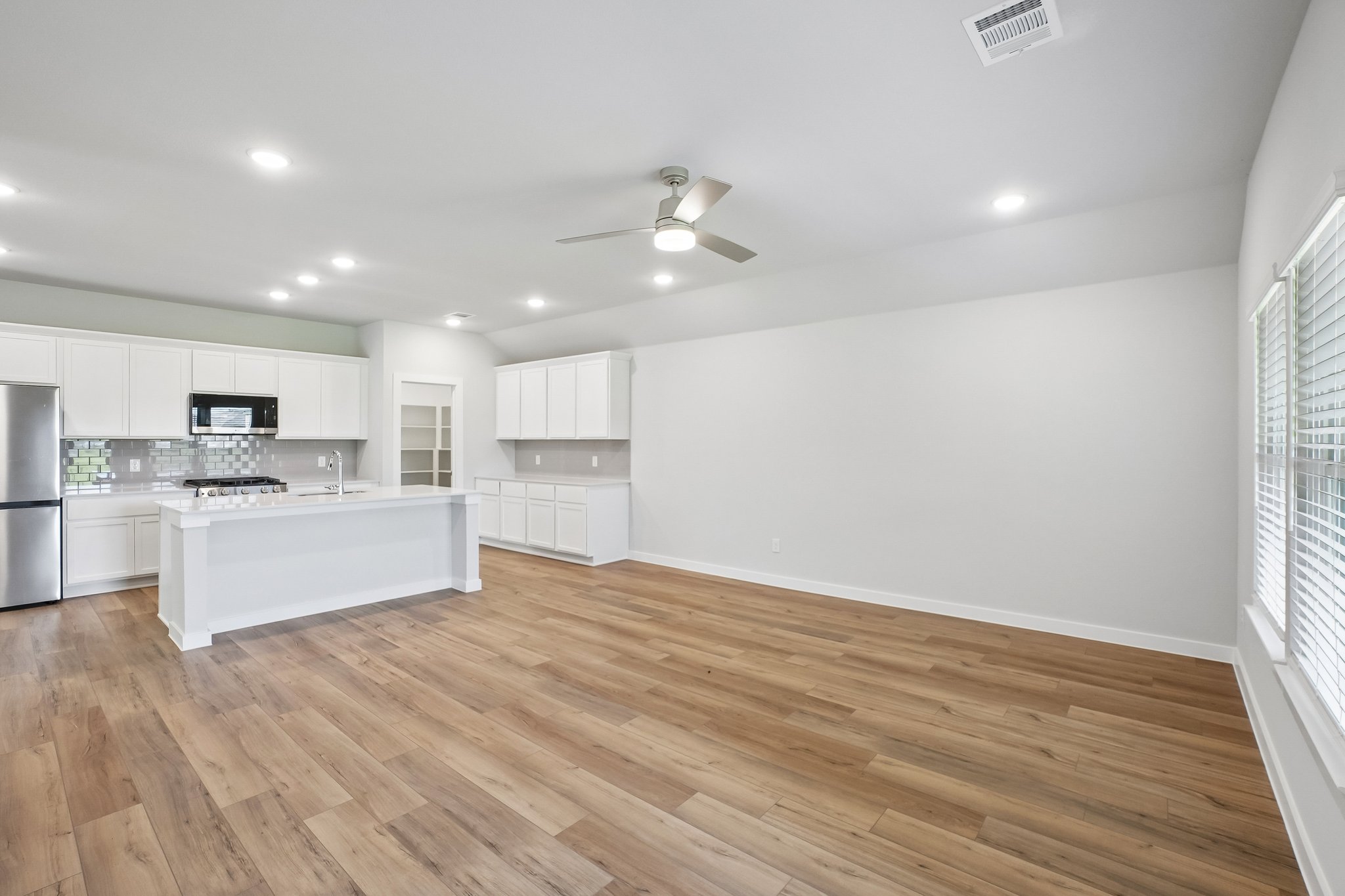 A kitchen with white cabinets.
