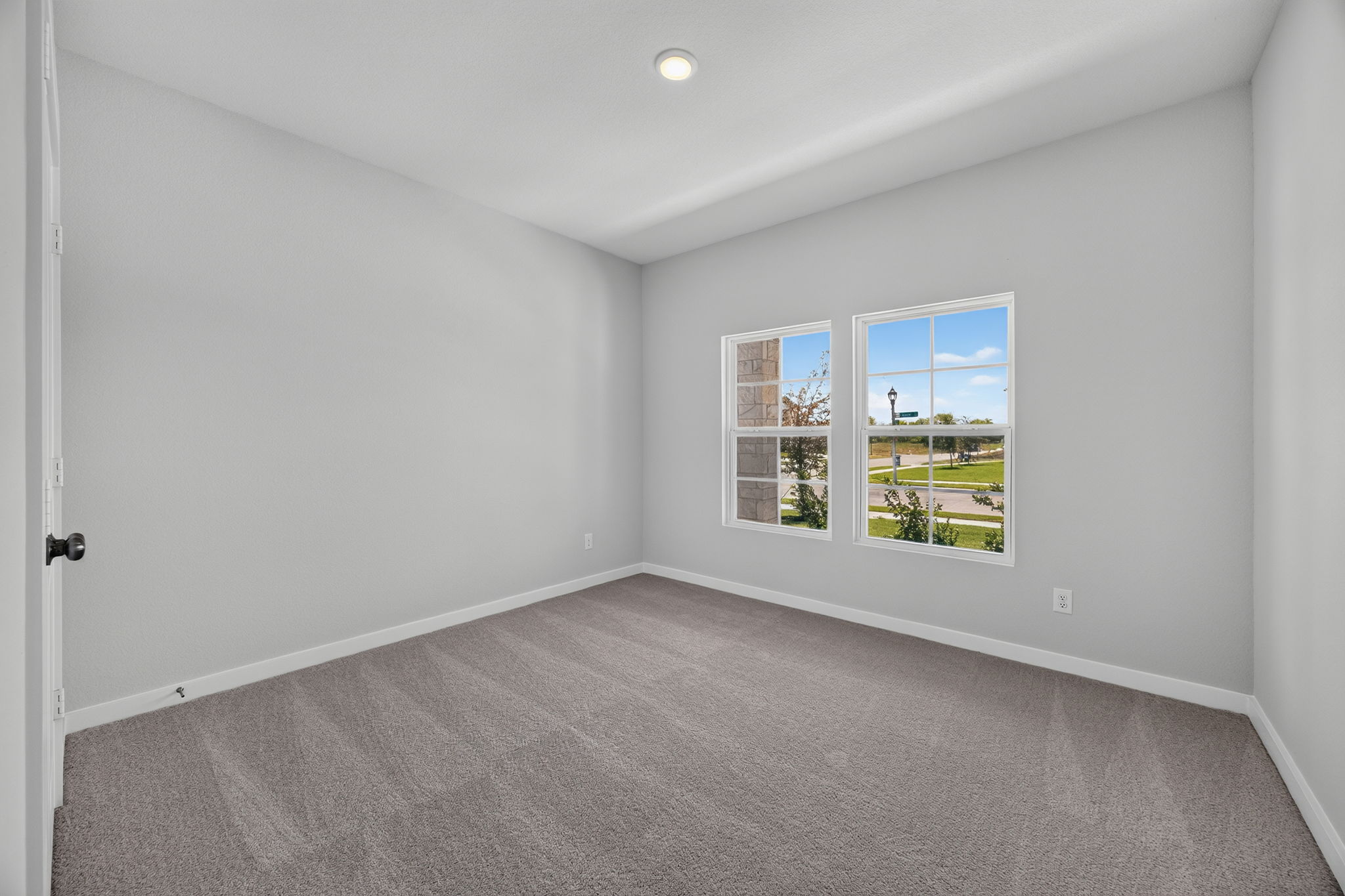 A room with a window and a carpet.