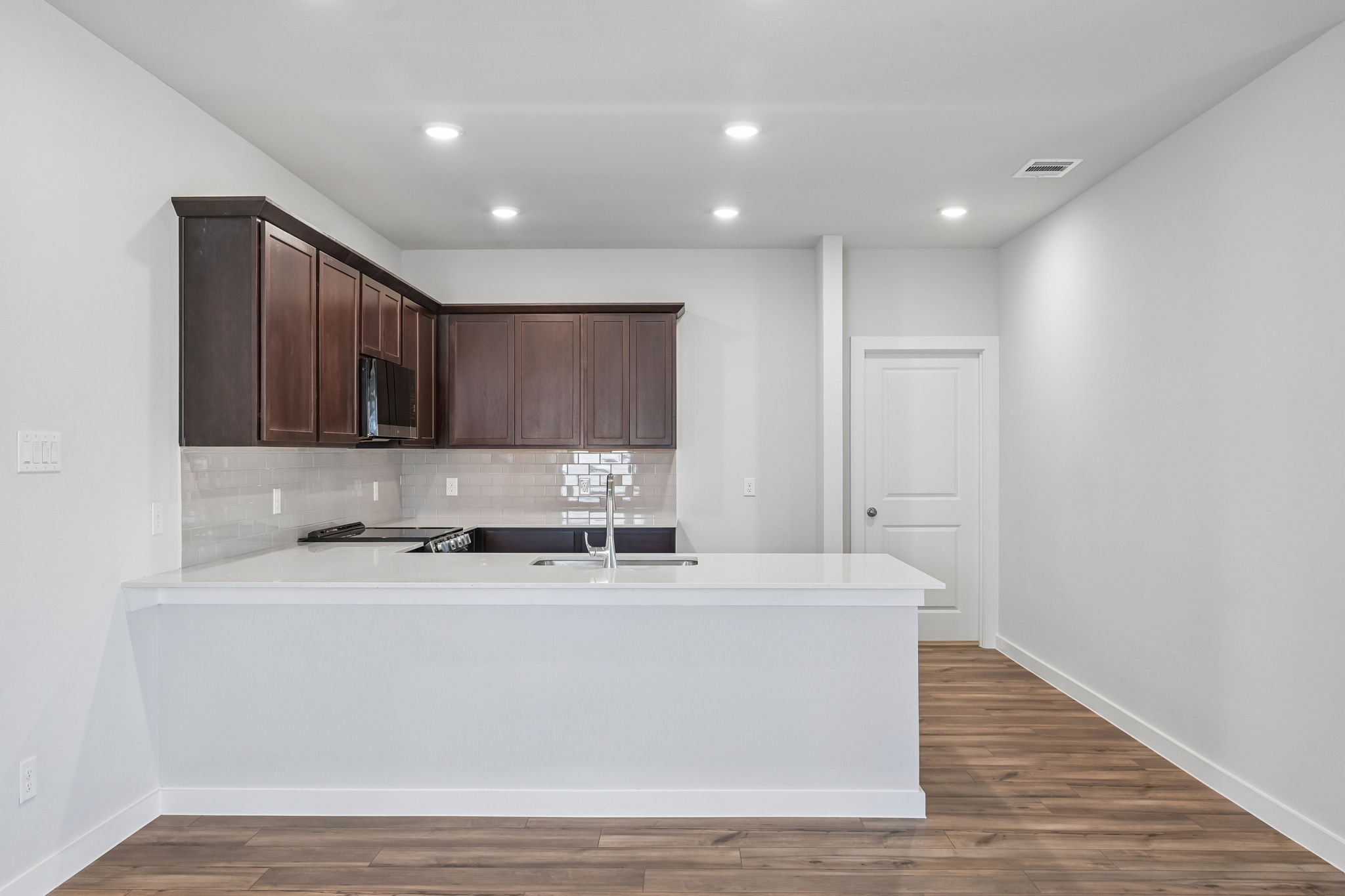 A kitchen with white cabinets.