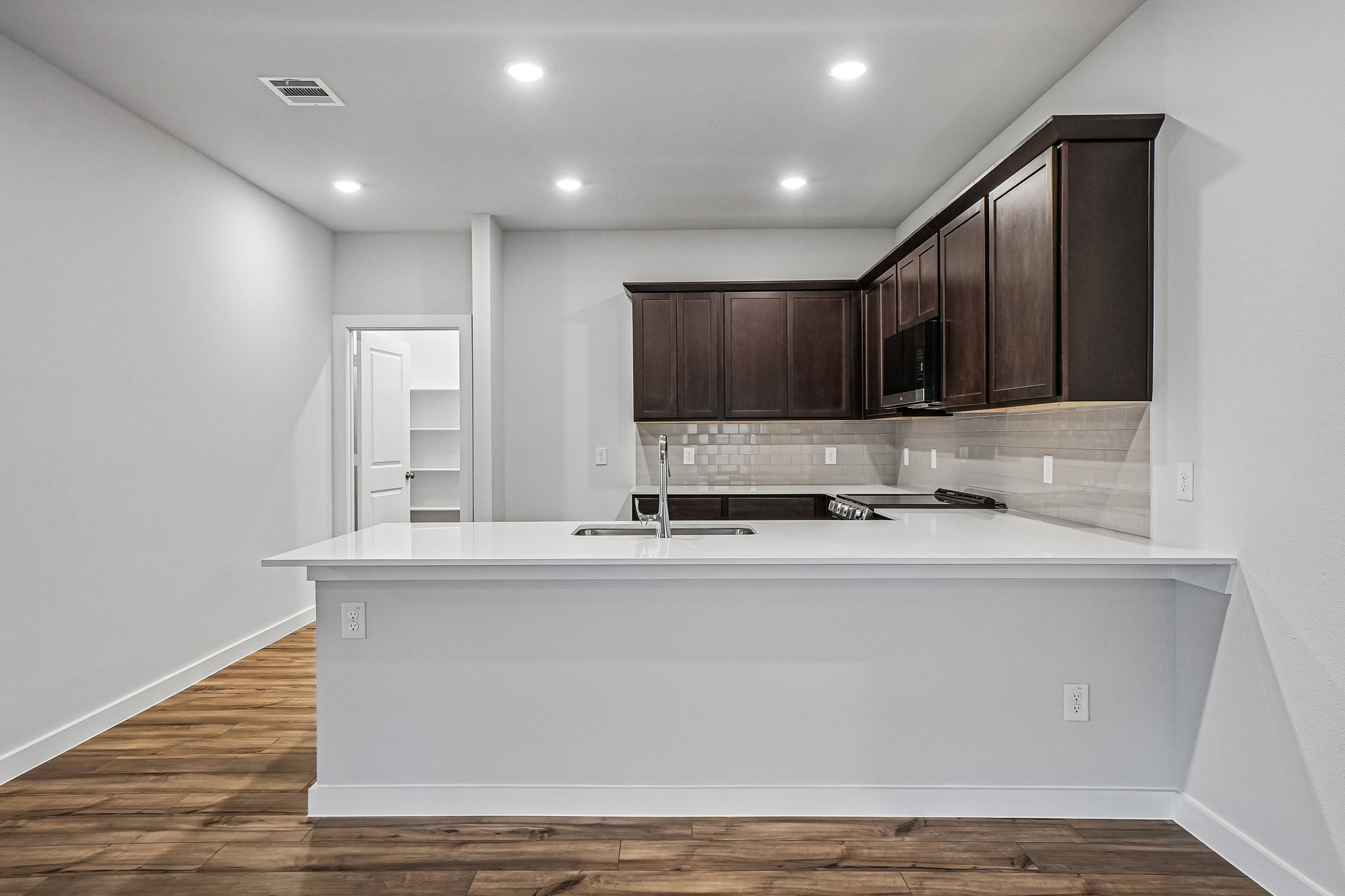 A kitchen with a white counter top.