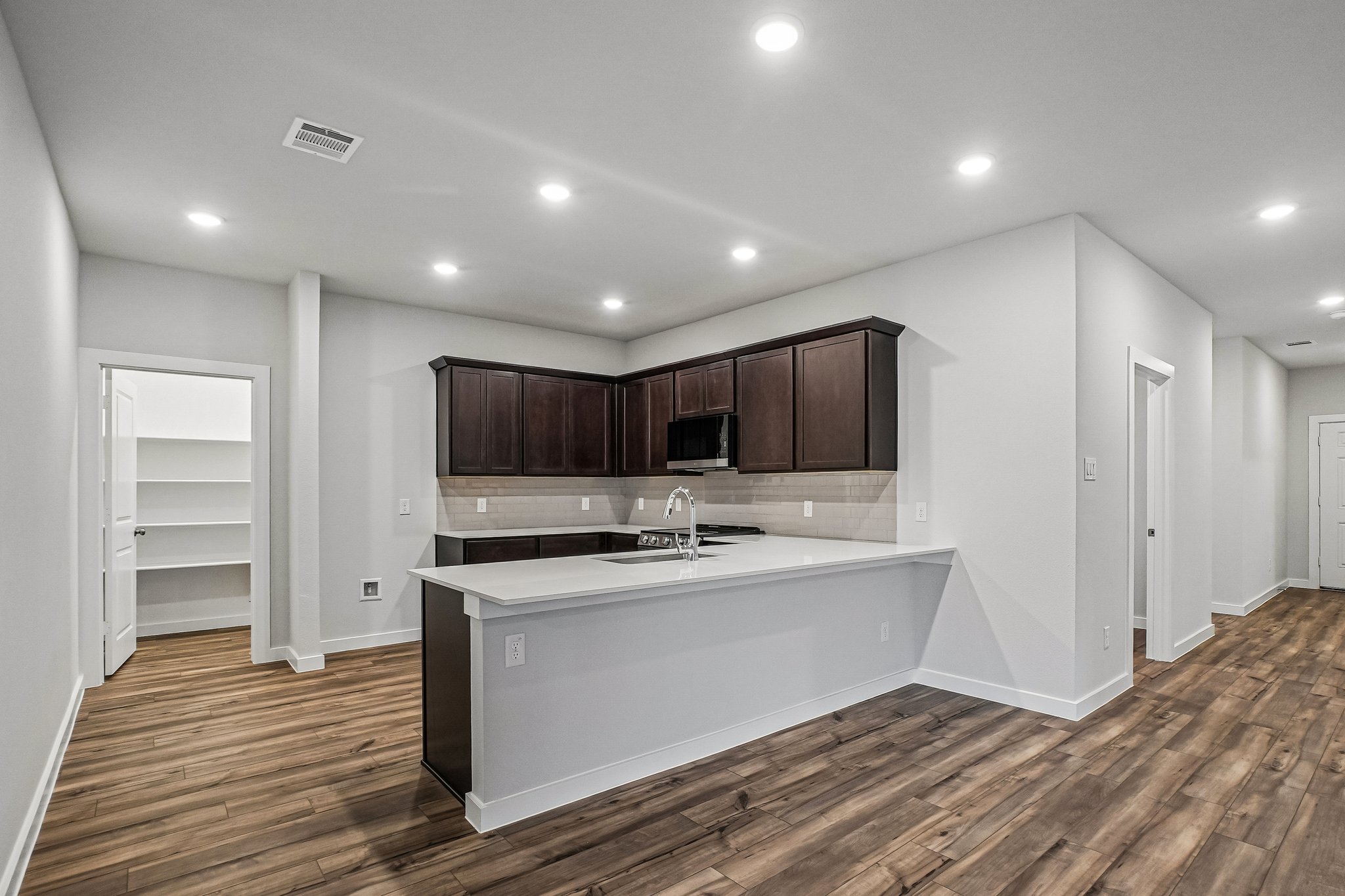 A kitchen with white cabinets.