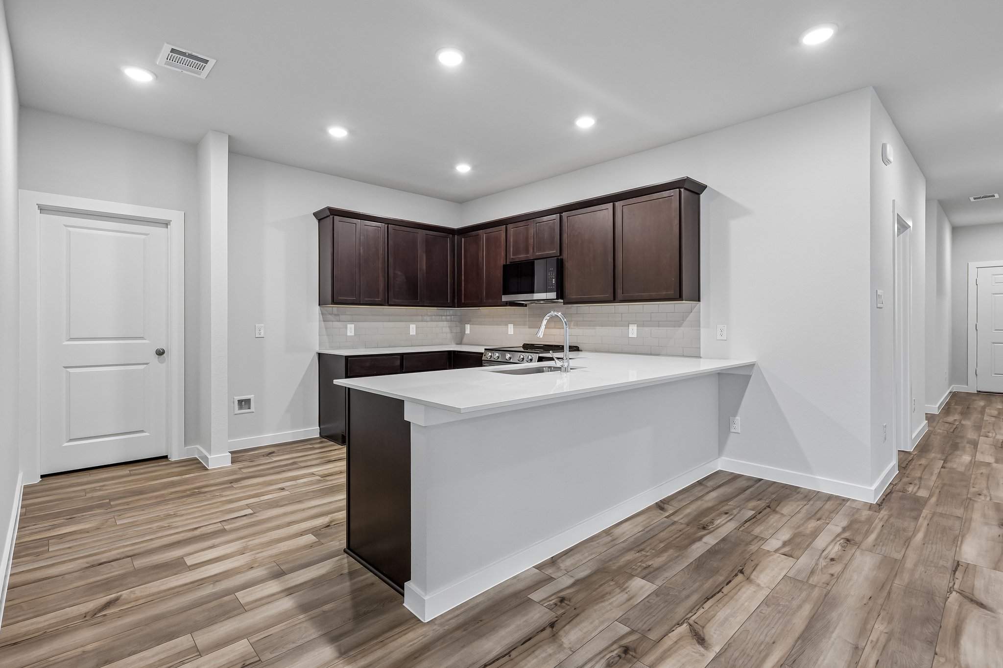 A kitchen with a white countertop.