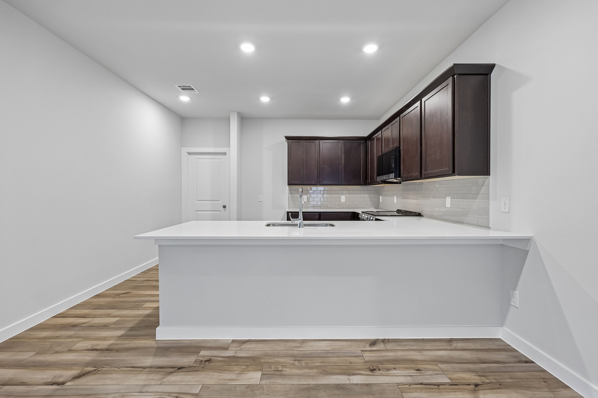 A kitchen with a white counter top.