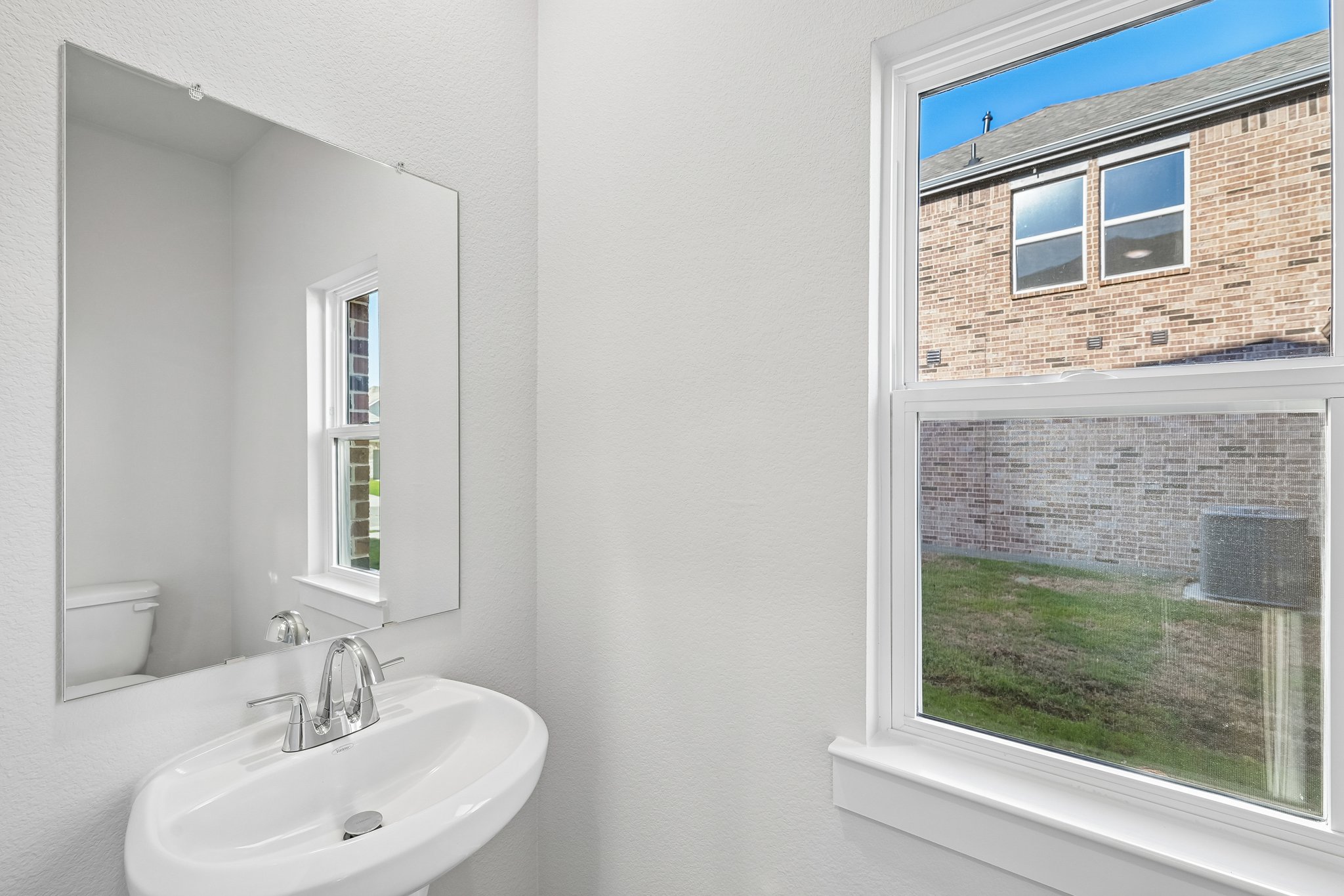 A bathroom with a sink and a mirror.
