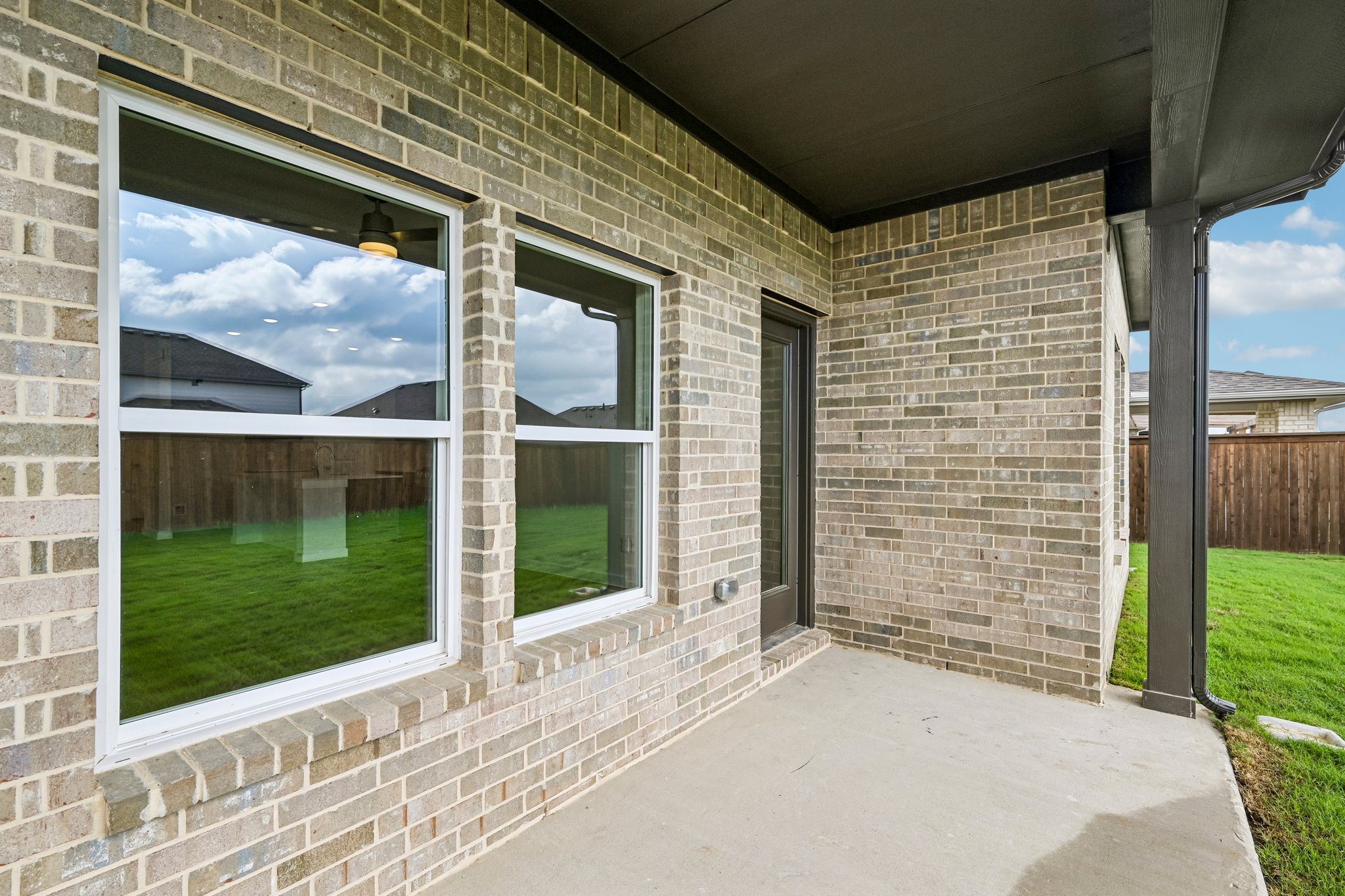 A brick building with windows.