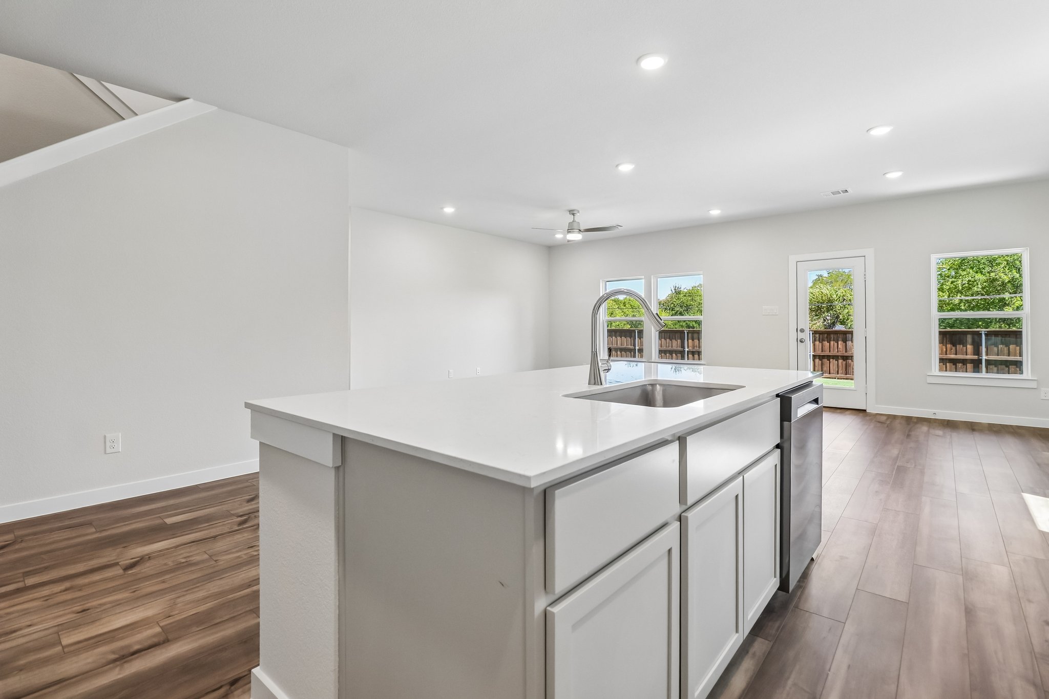 A kitchen with white cabinets.