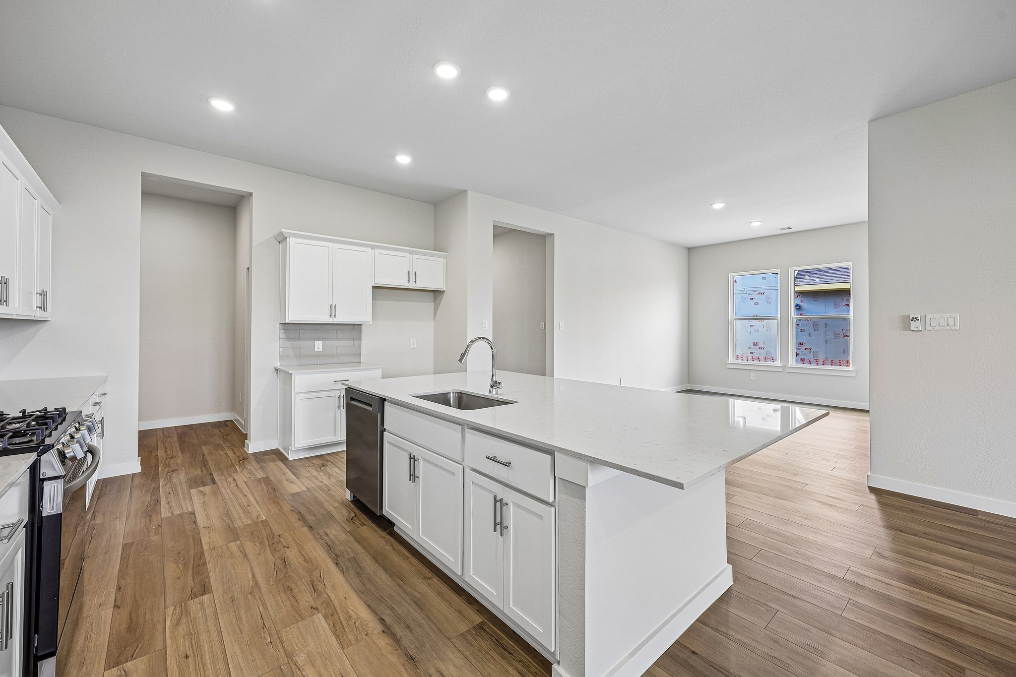 A kitchen with white cabinets.