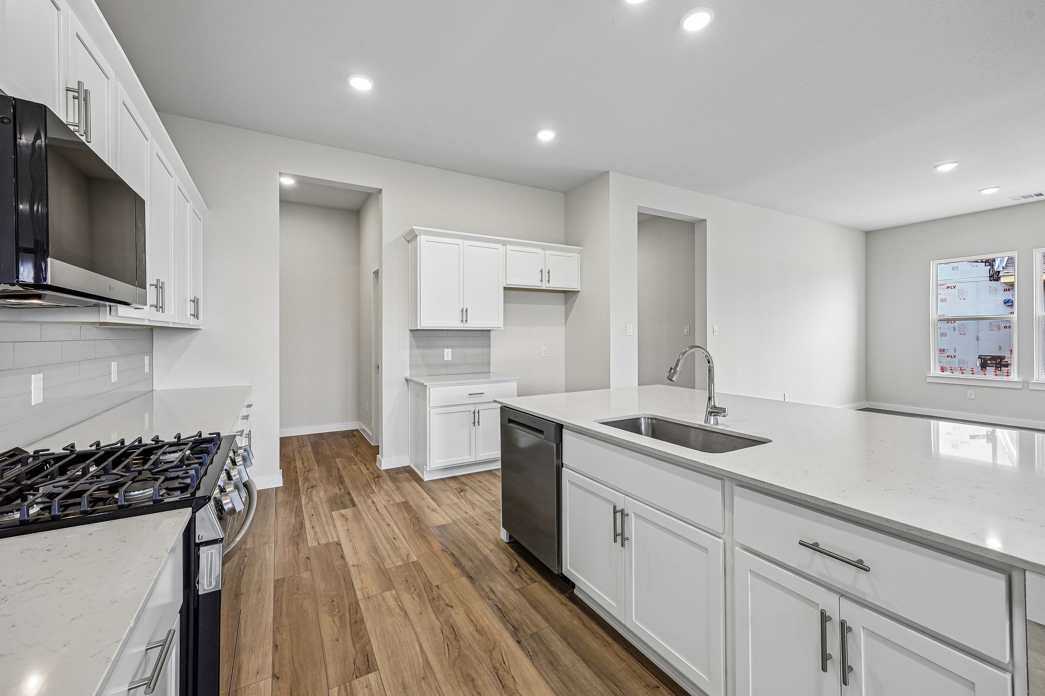 A kitchen with white cabinets.