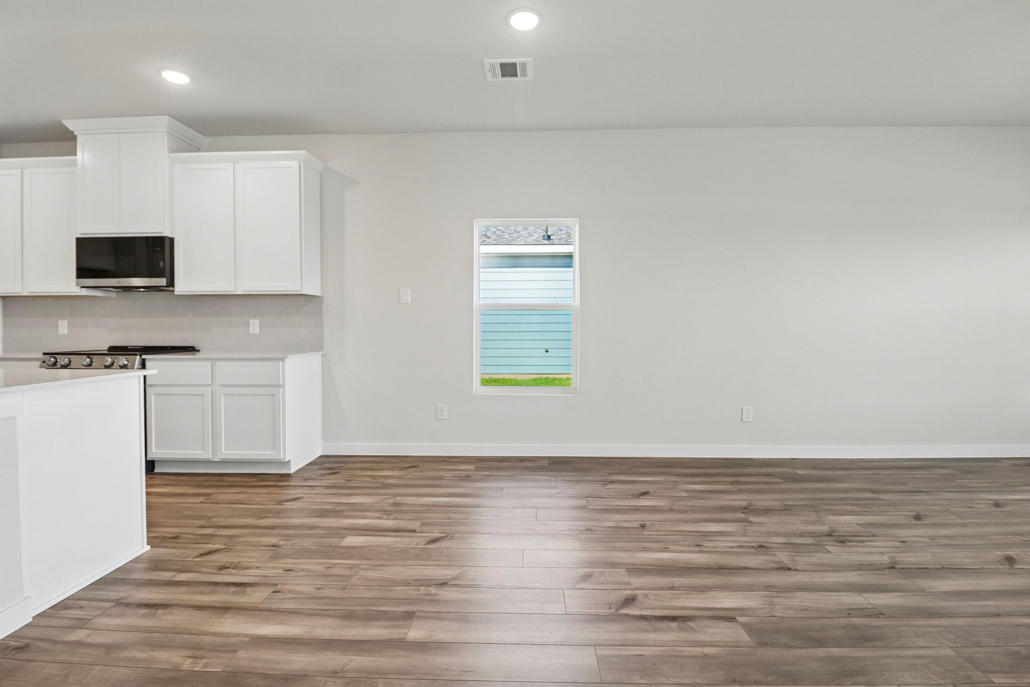 A kitchen with white cabinets.
