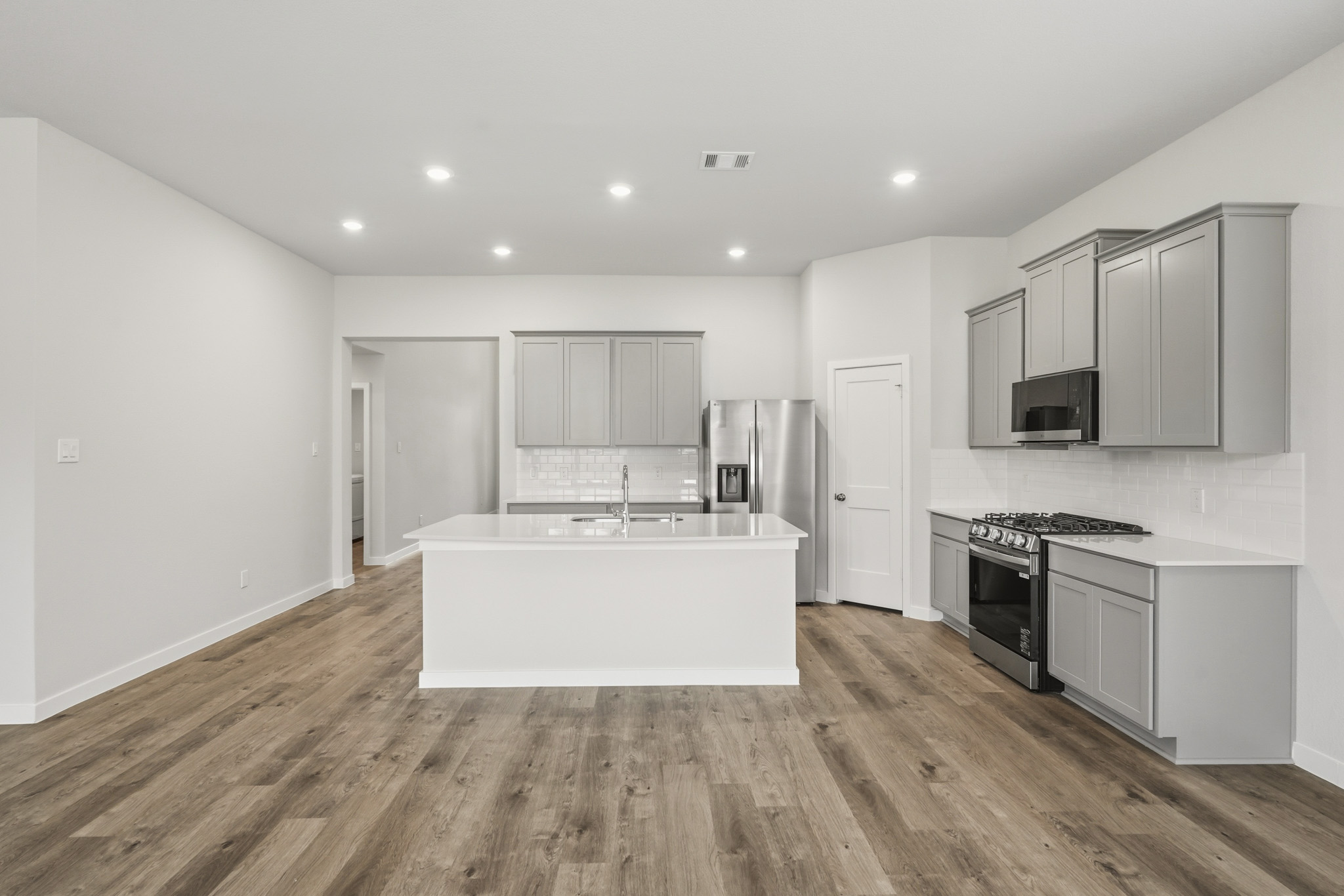 A kitchen with white cabinets.