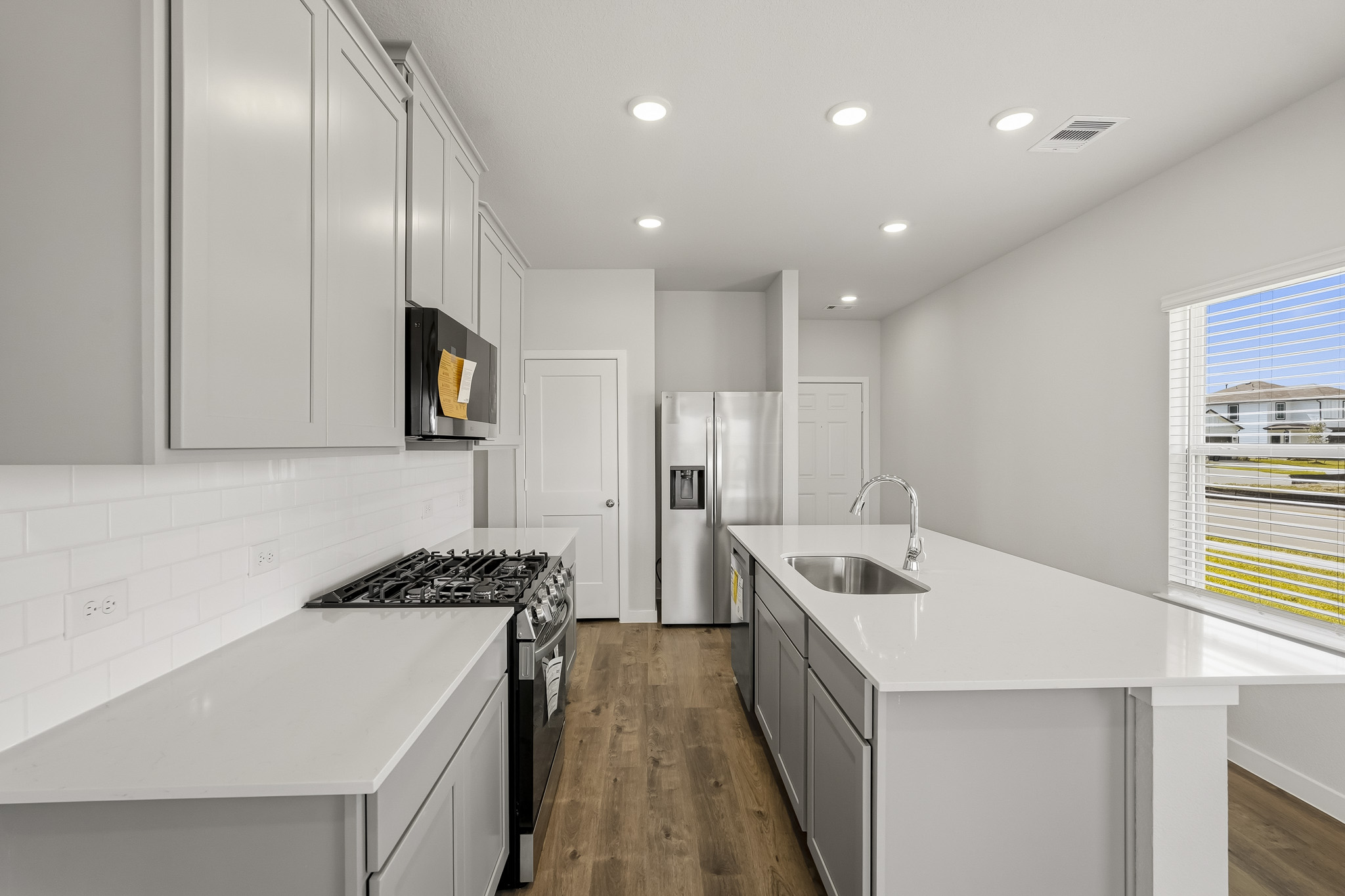 A kitchen with white cabinets.