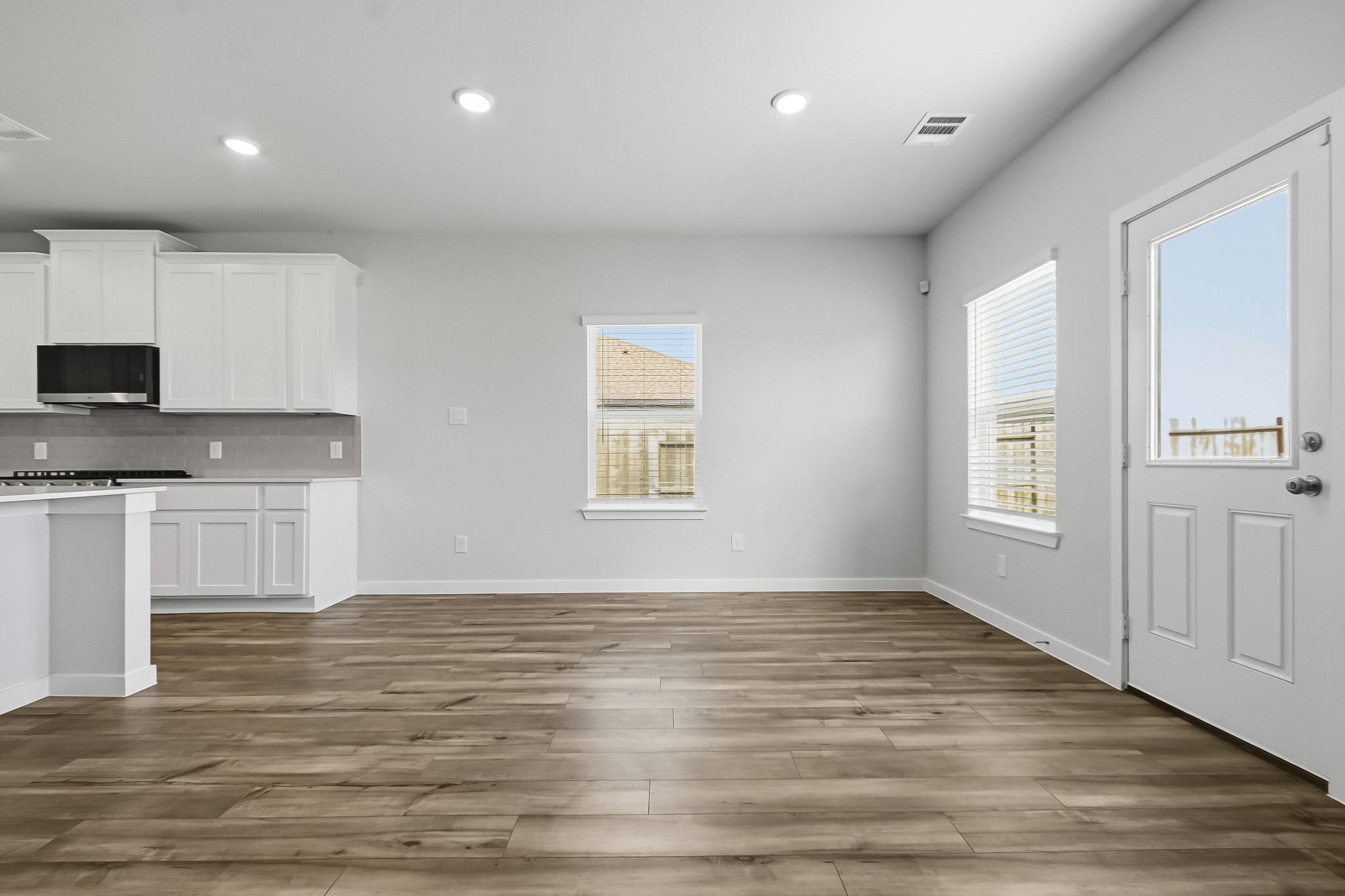 A kitchen with white cabinets.