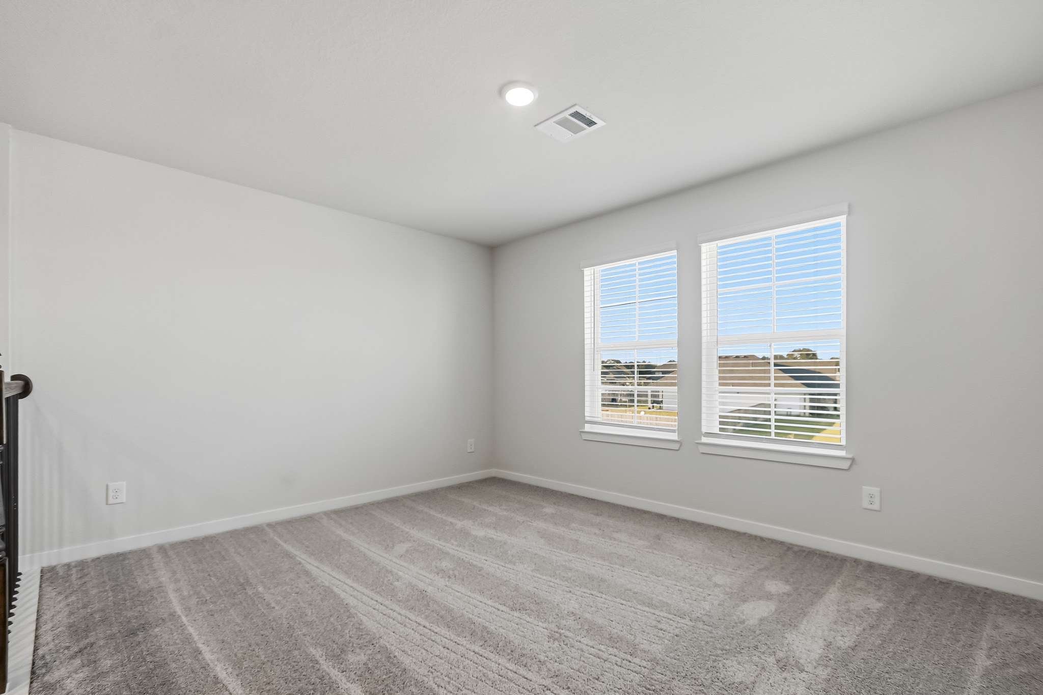A room with a wood floor and windows.