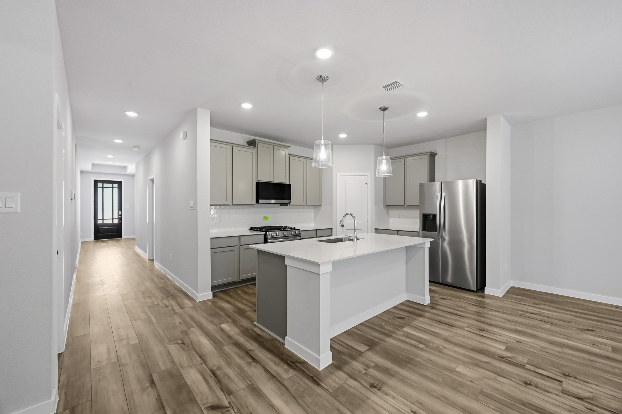 A kitchen with white cabinets.