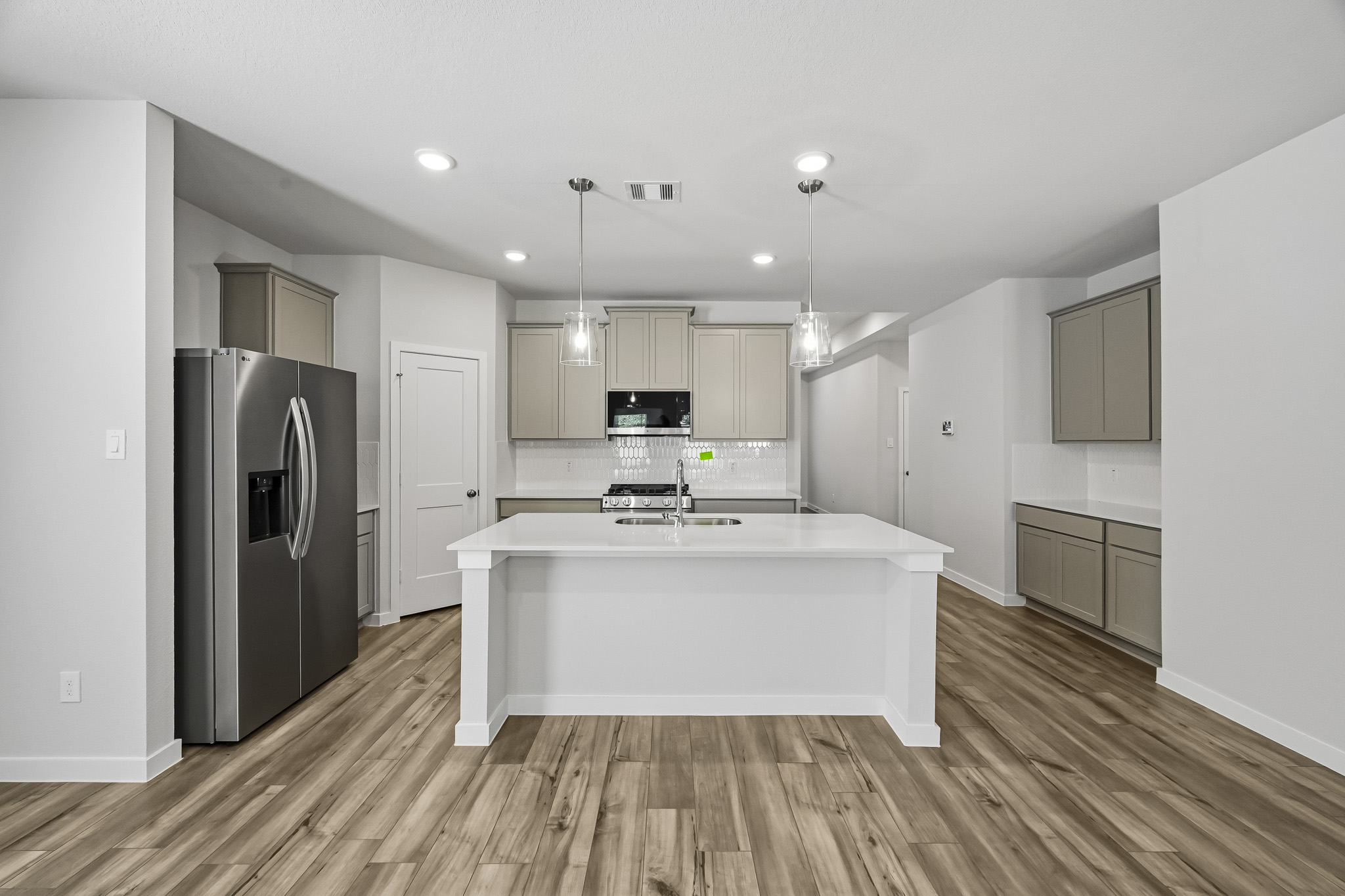 A kitchen with white cabinets.