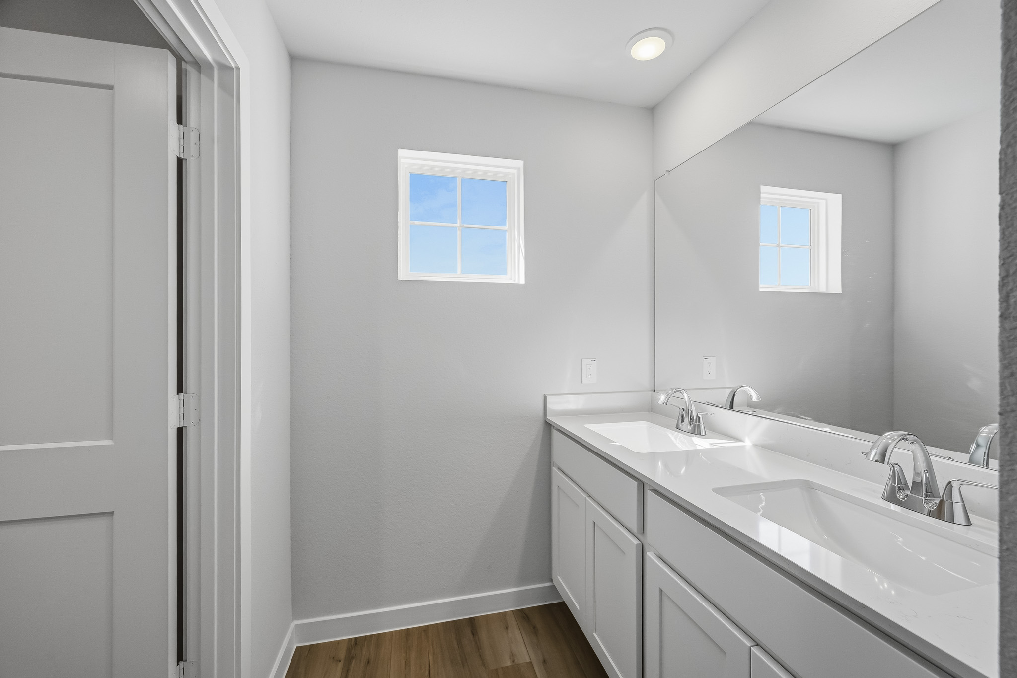 A bathroom with a sink and a mirror.