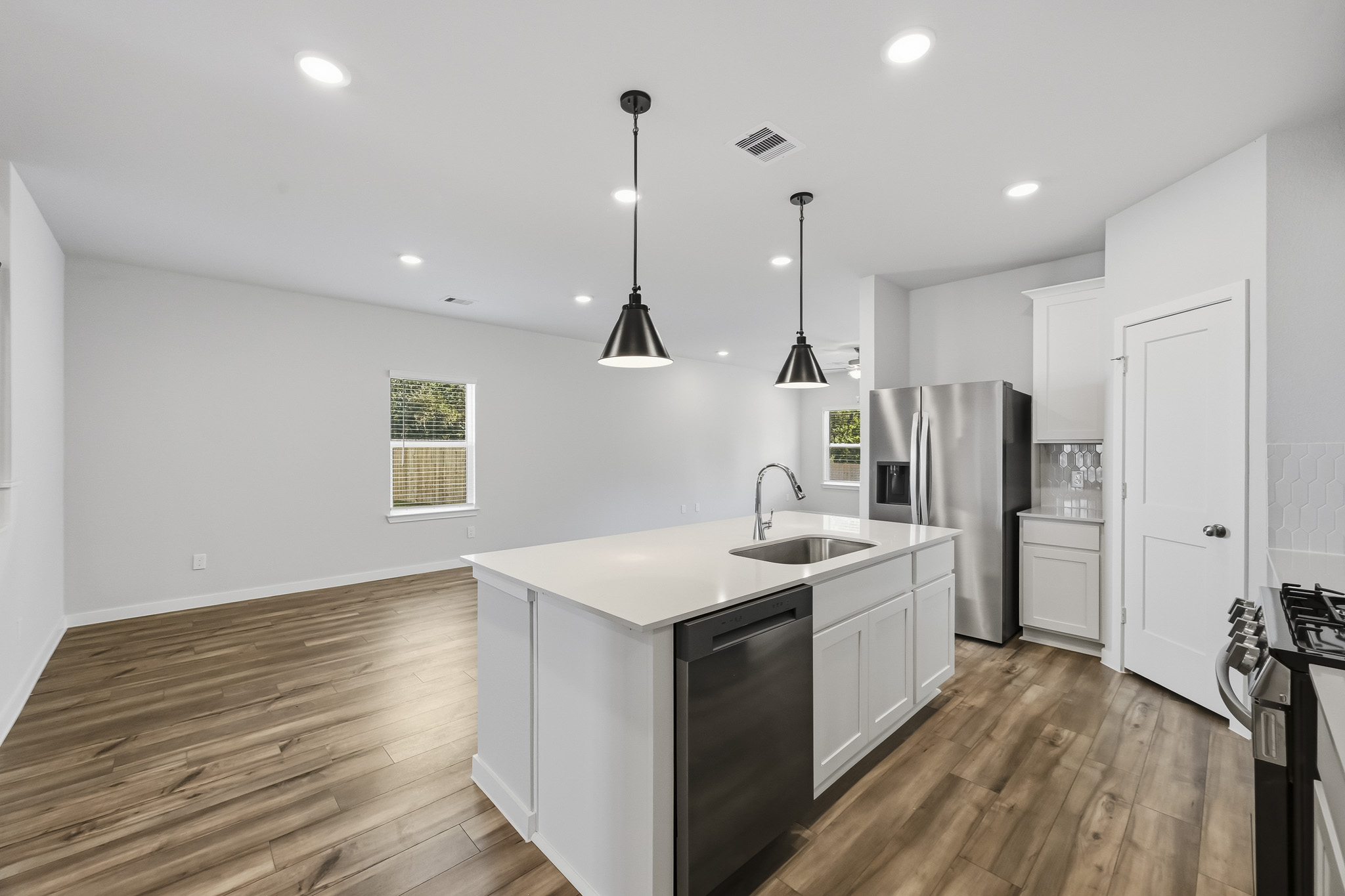 A kitchen with white cabinets.