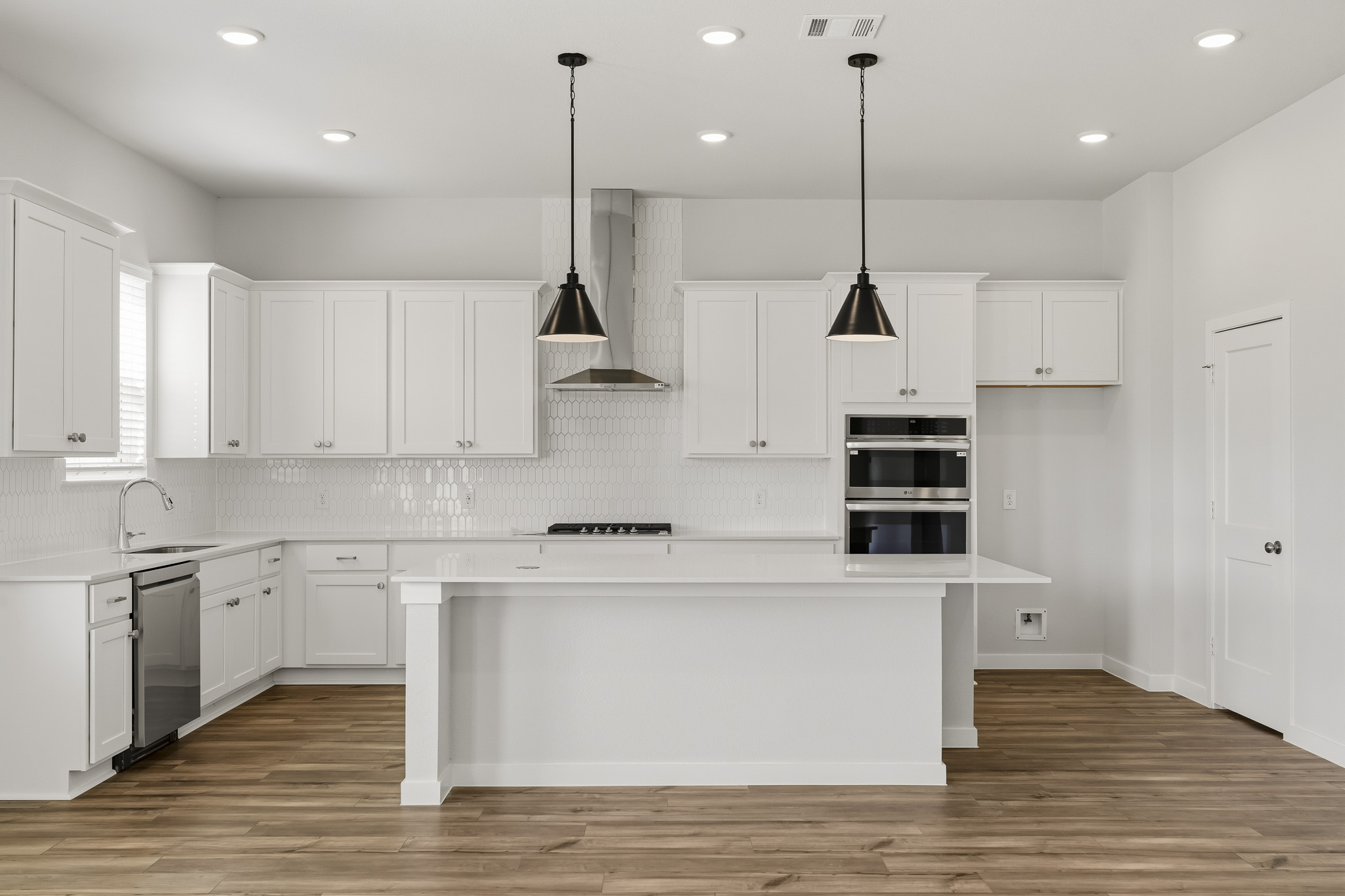 A kitchen with white cabinets.