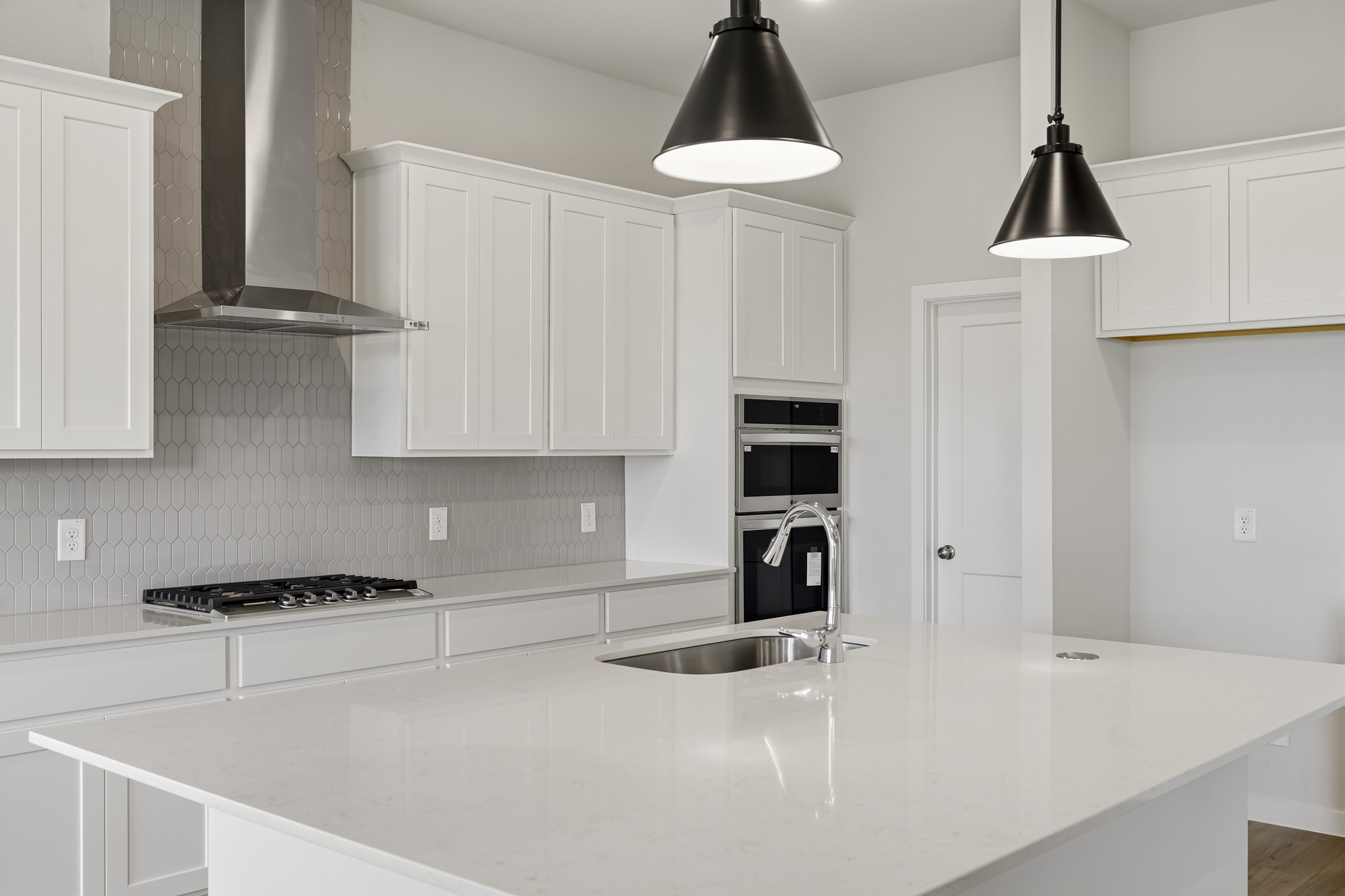 A kitchen with white cabinets.