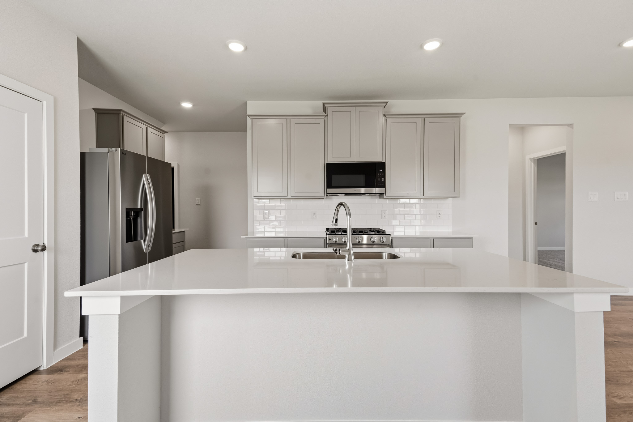 A kitchen with white cabinets.
