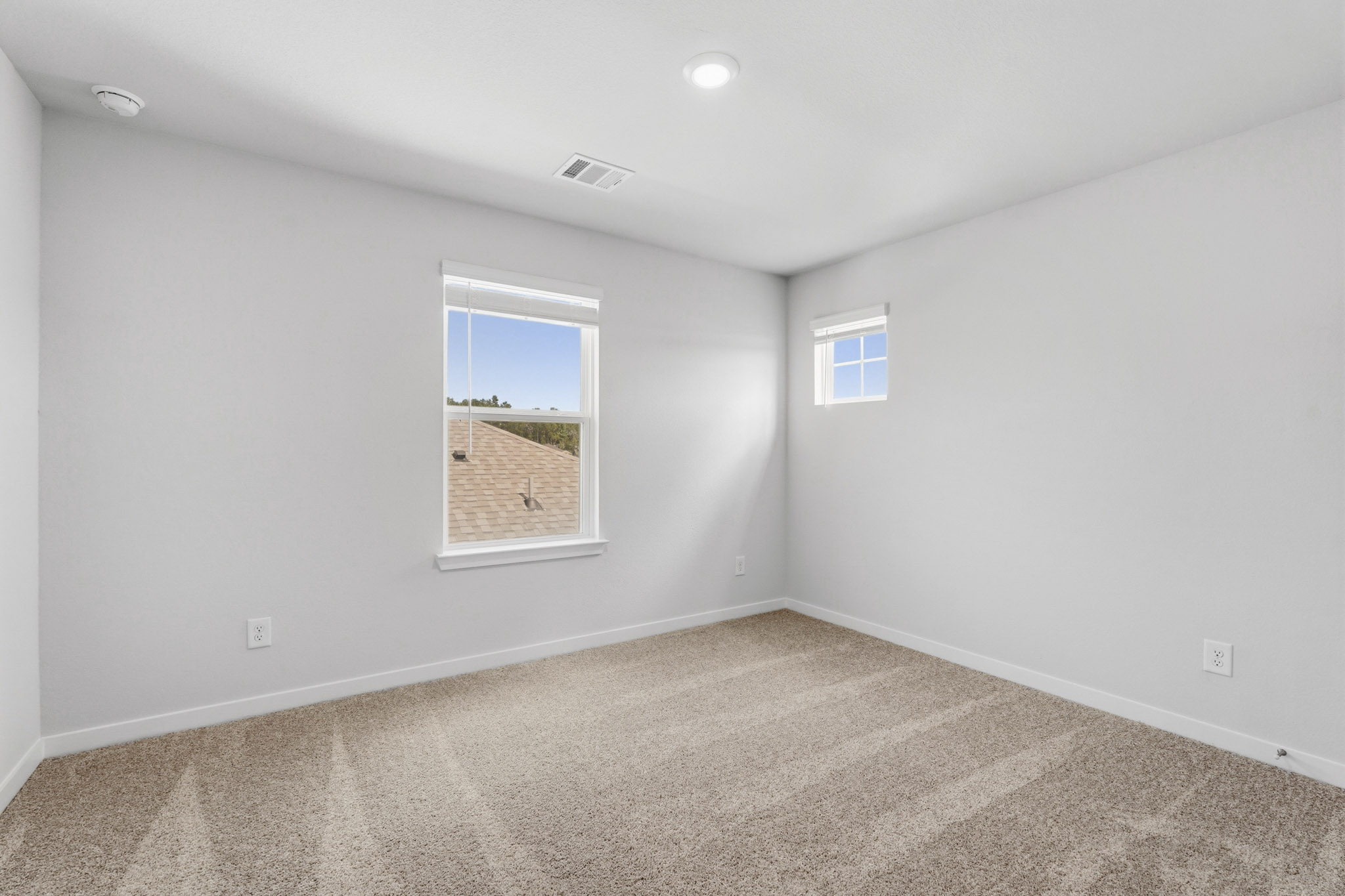 A room with a window and a carpet.