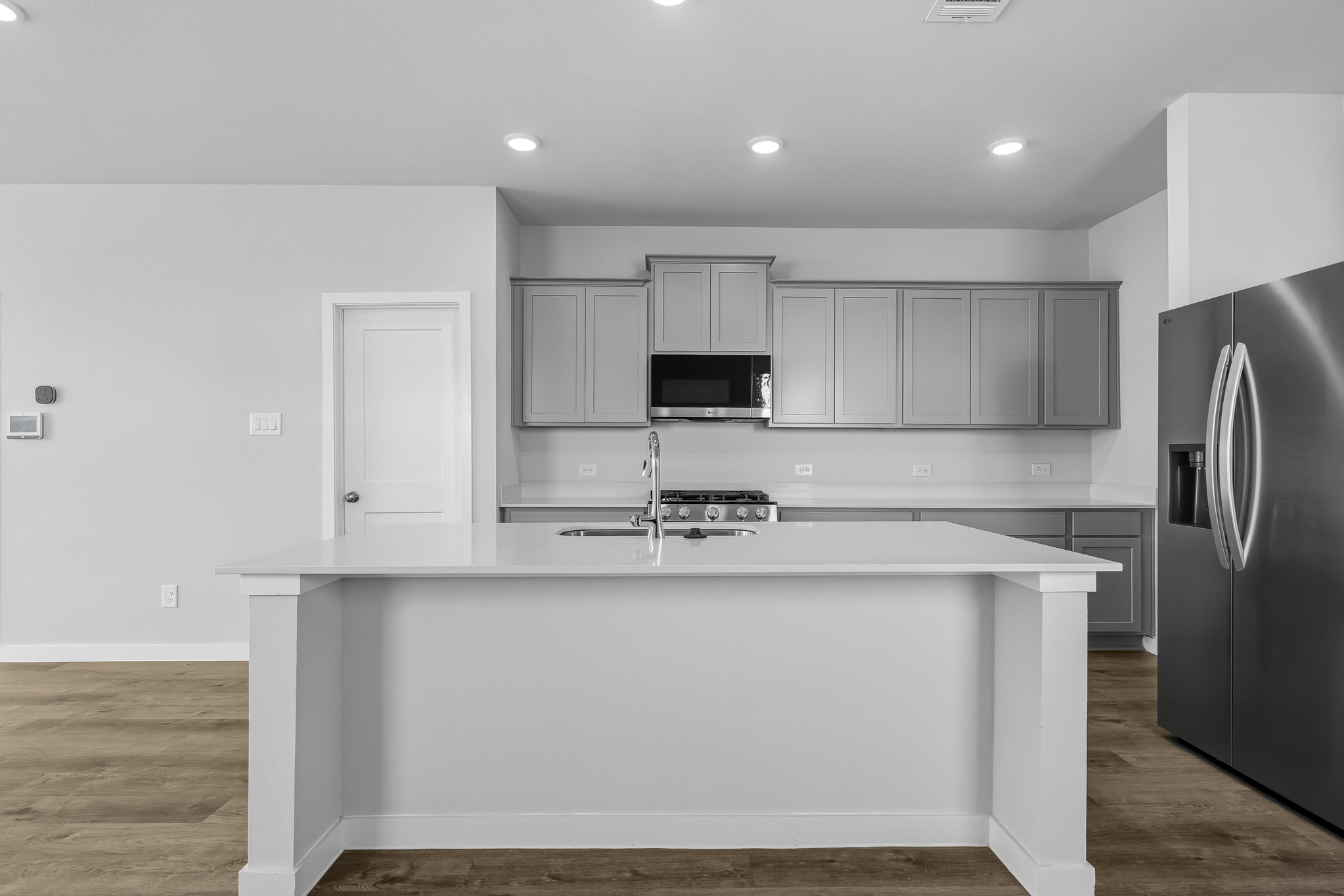 A kitchen with white cabinets.