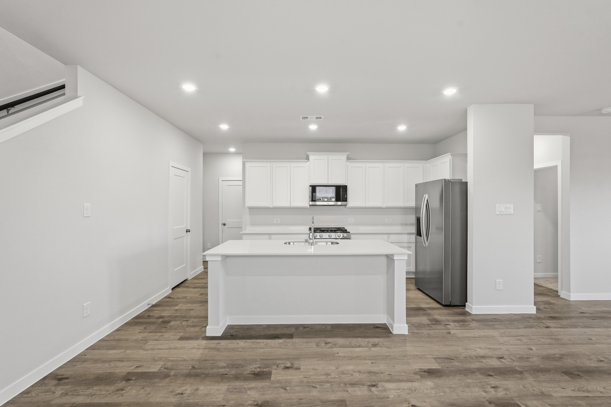 A kitchen with white cabinets.