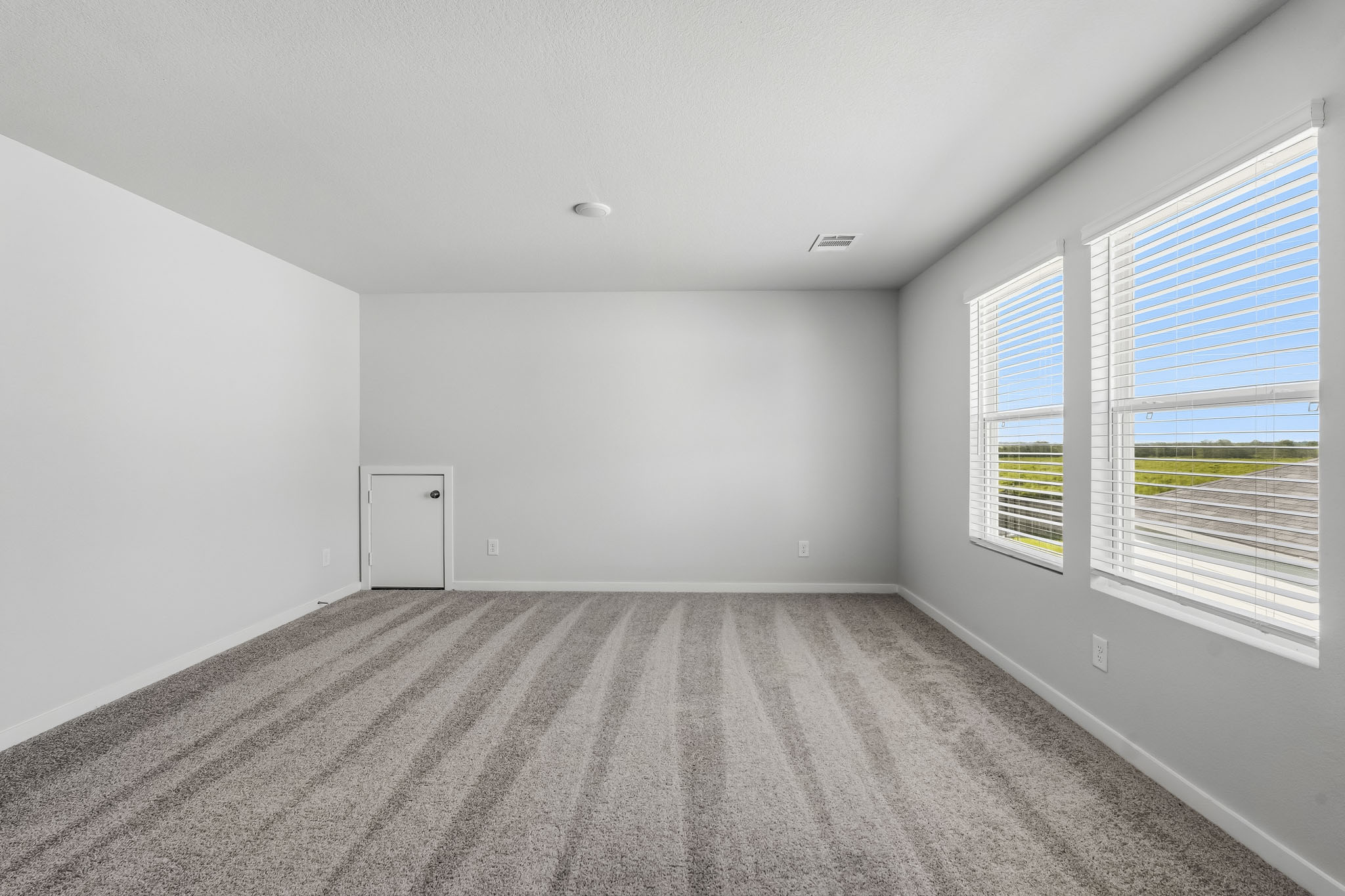 A room with windows.