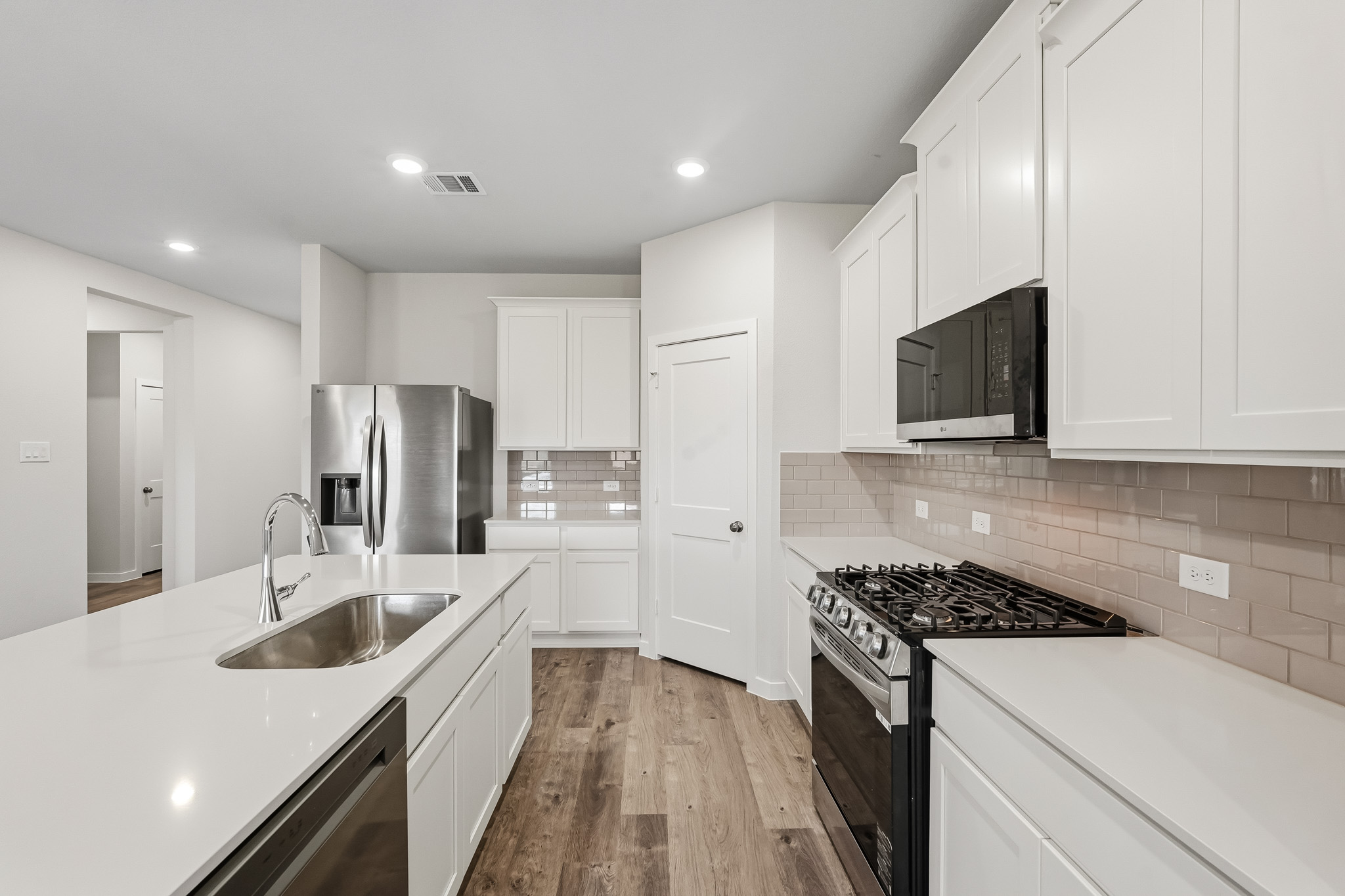A kitchen with white cabinets.