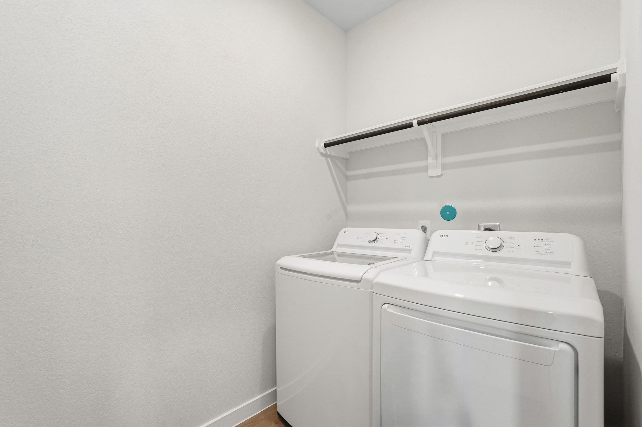A white washing machine.