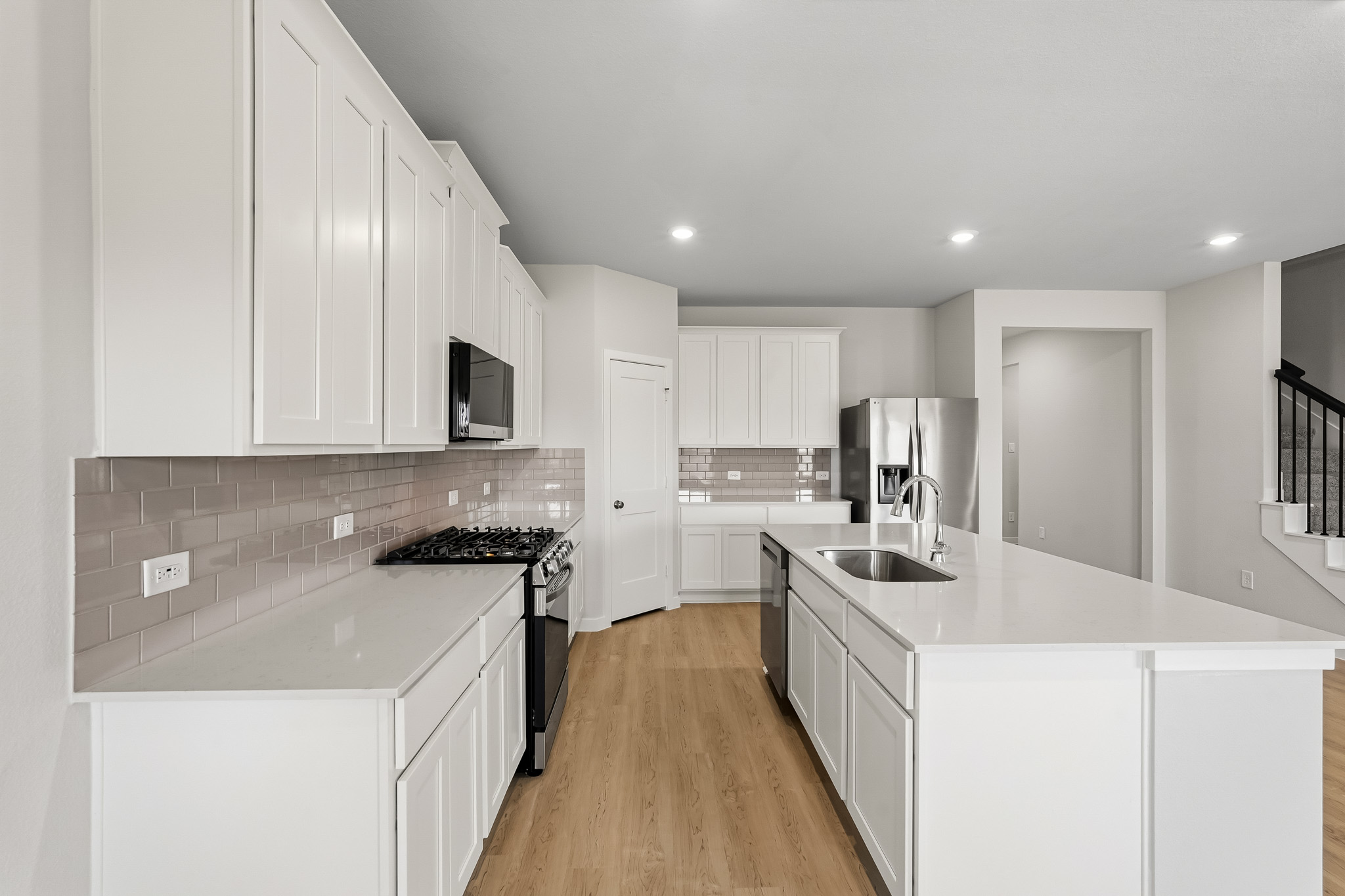 A kitchen with white cabinets.