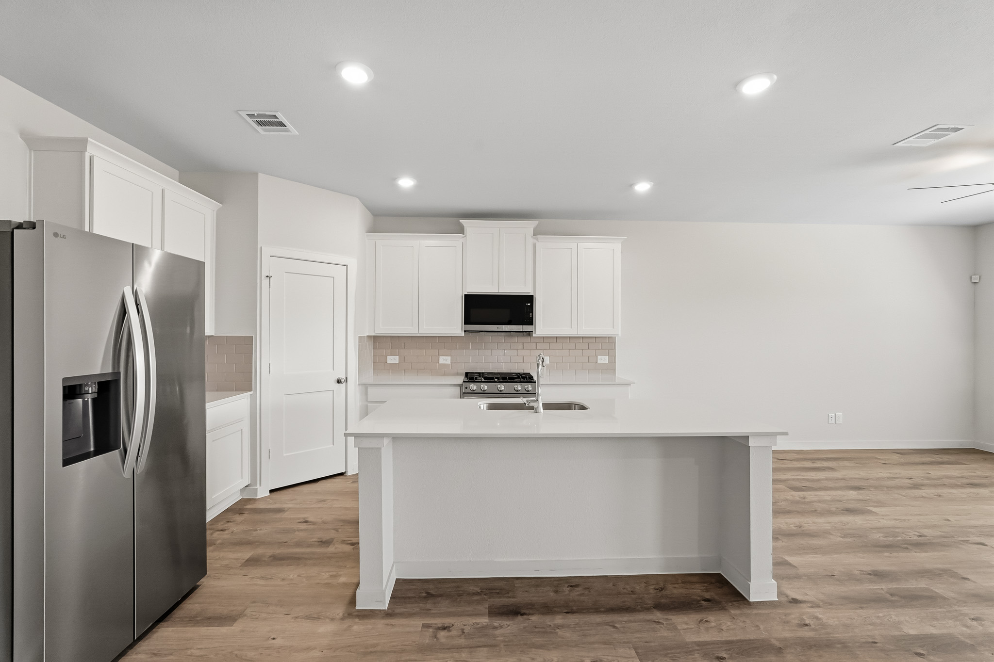 A kitchen with white cabinets.