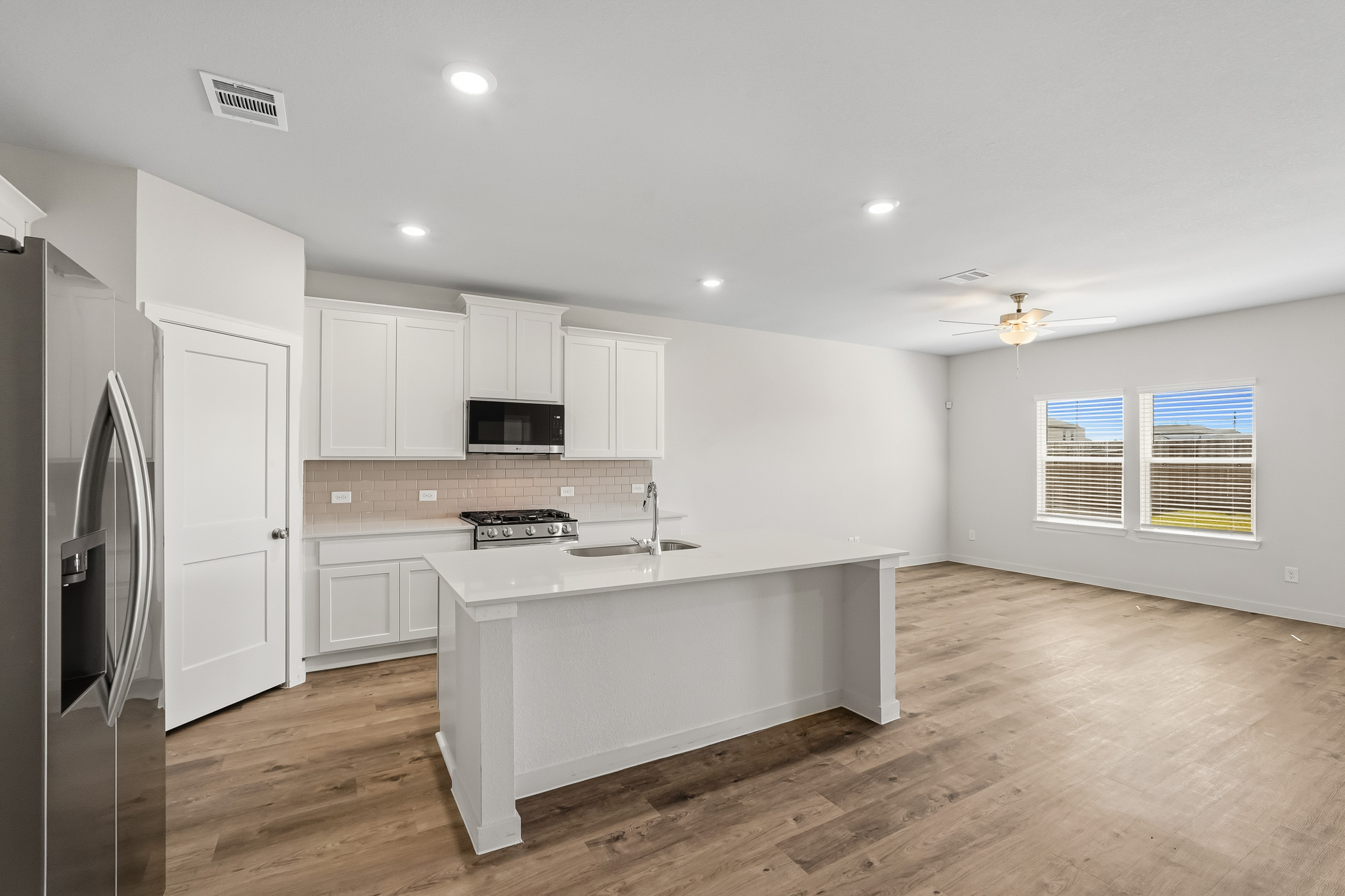 A kitchen with white cabinets.