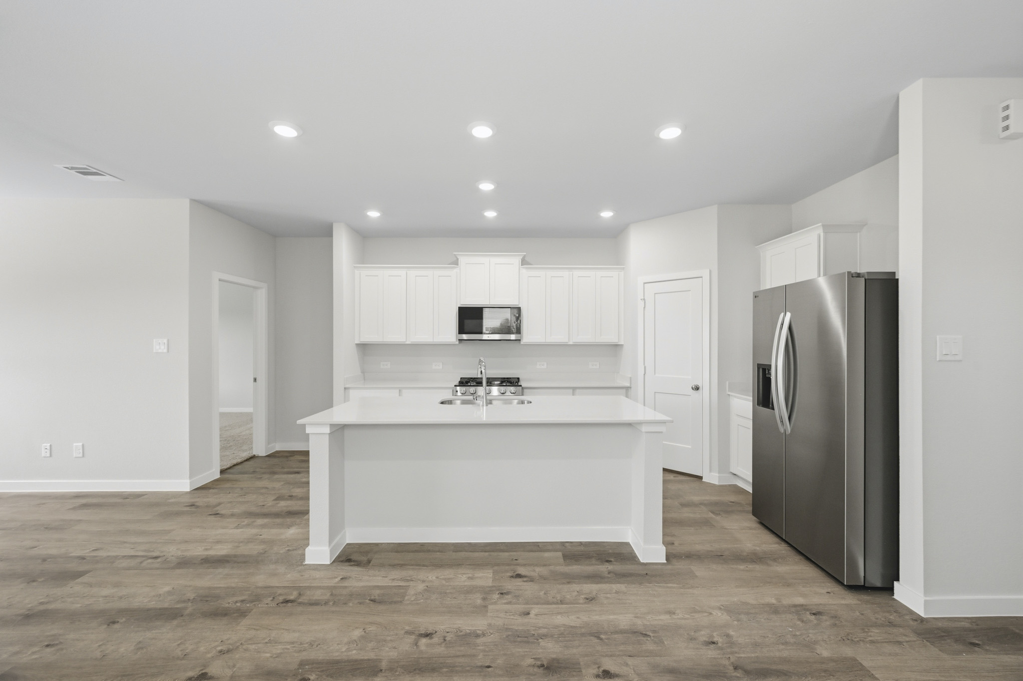A kitchen with white cabinets.