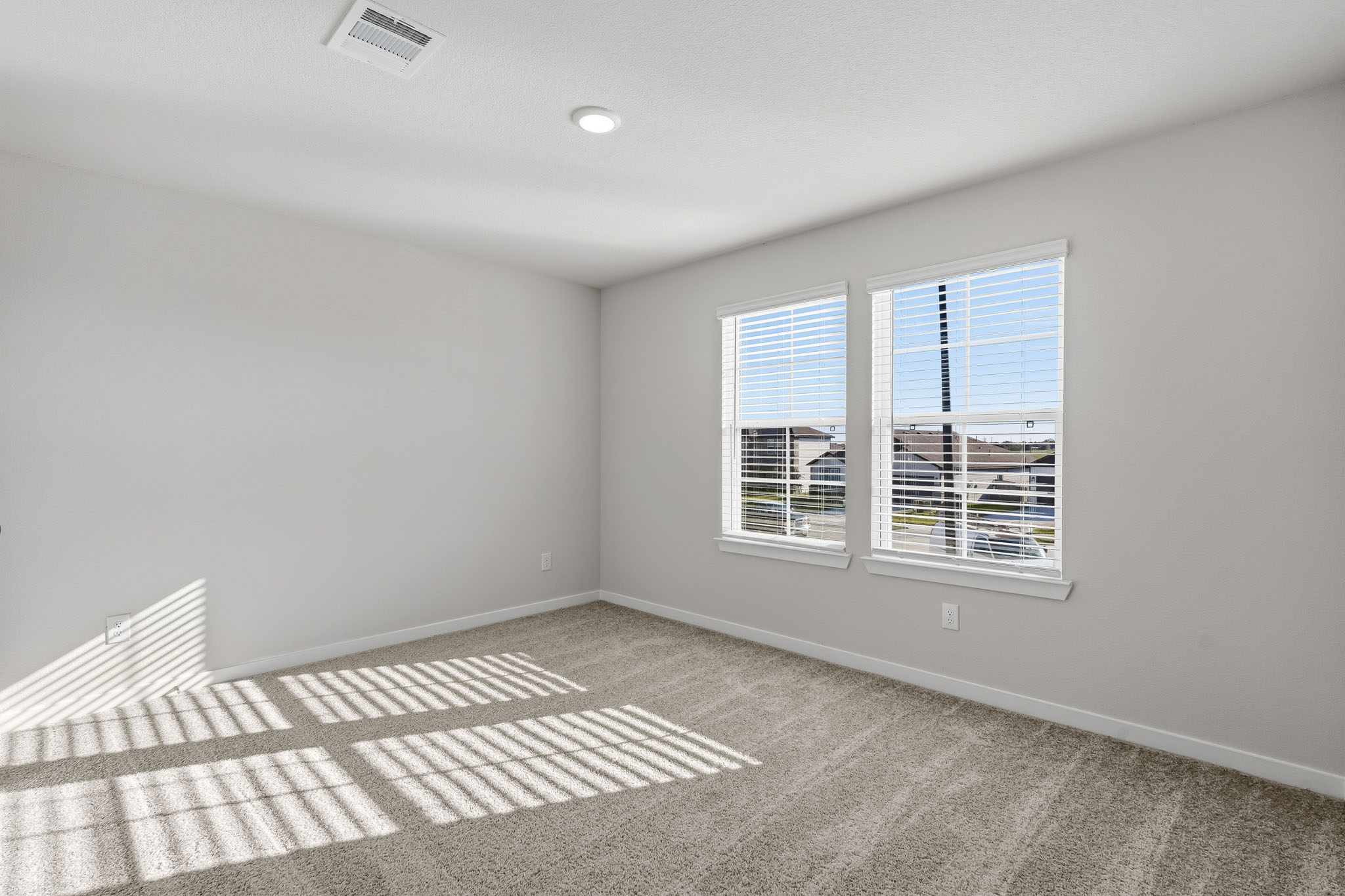 A room with a rug and a window.