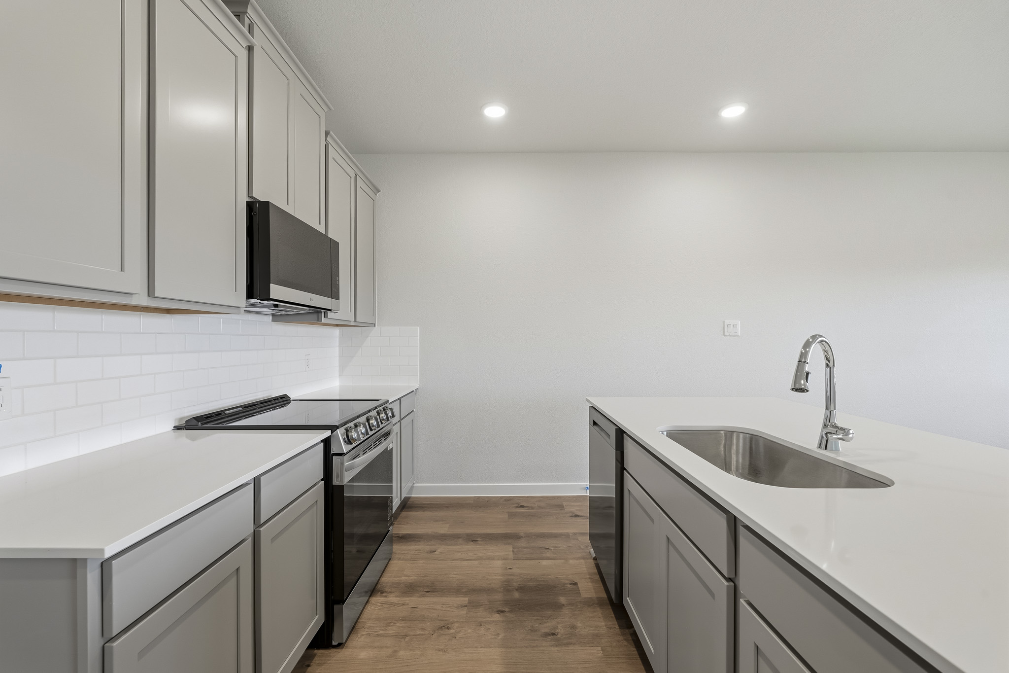 A kitchen with white cabinets.