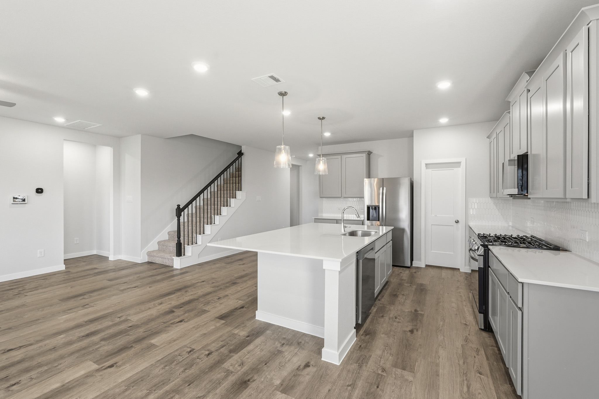 A kitchen with white cabinets.