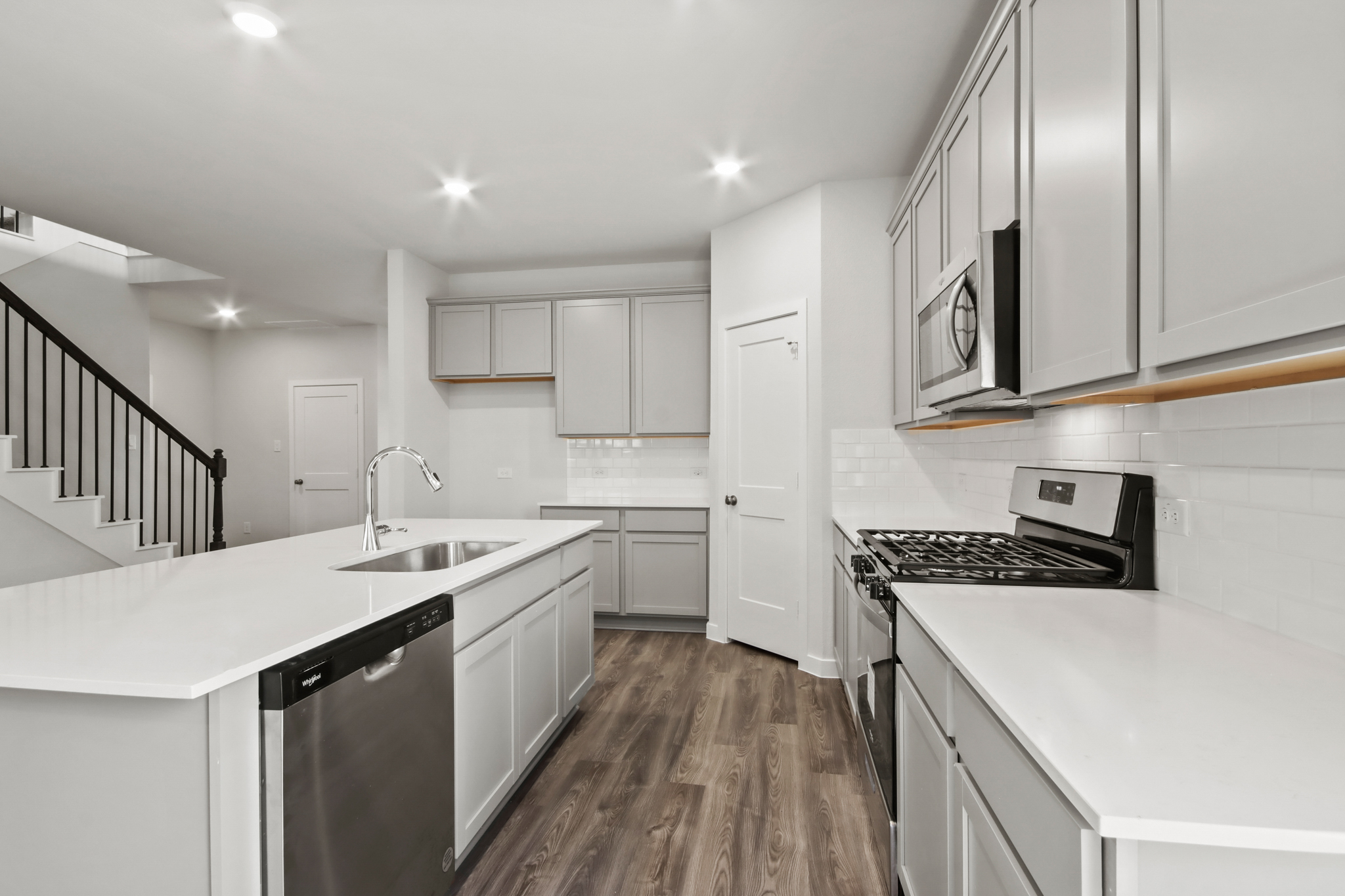 A kitchen with white cabinets.