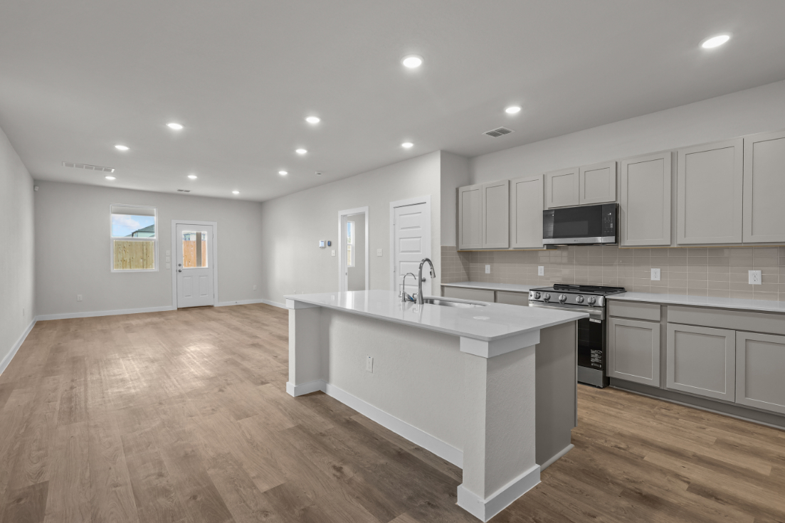 A kitchen with white cabinets.