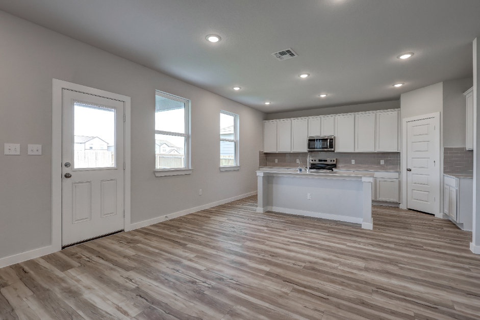 A kitchen with white cabinets.