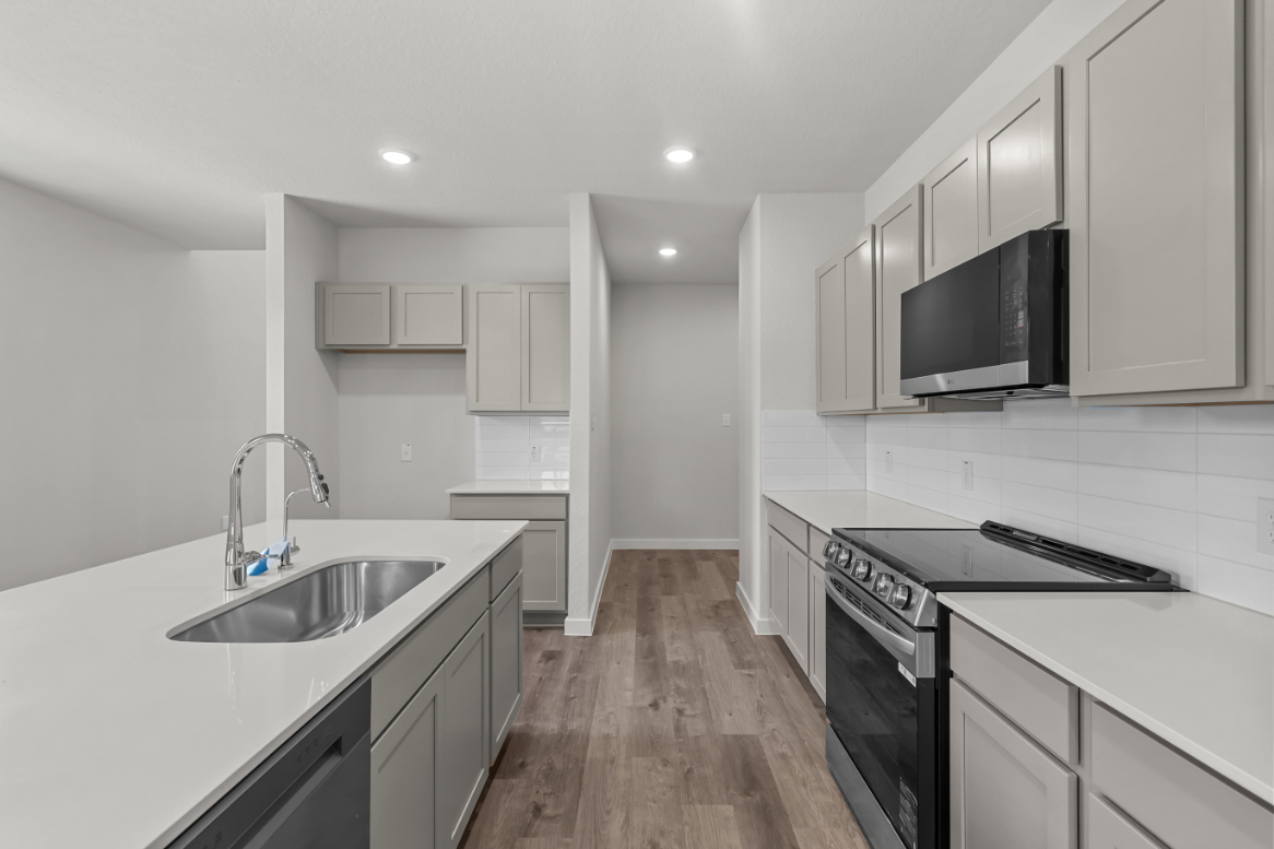 A kitchen with white cabinets.